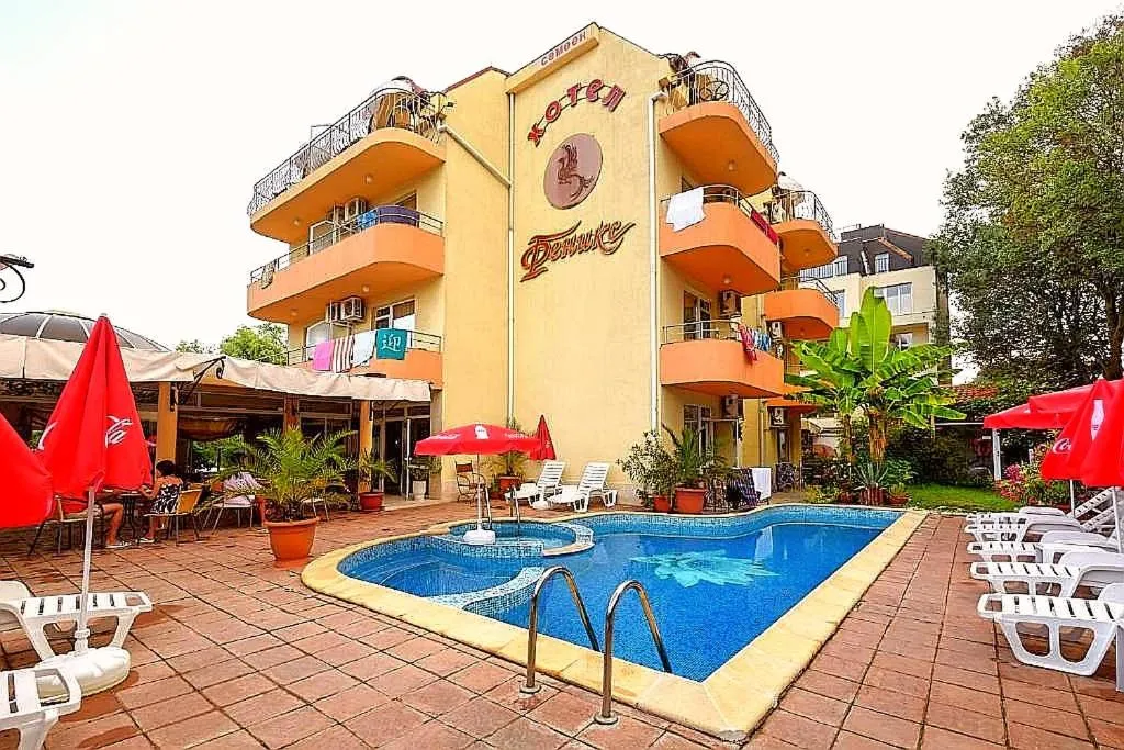 Property building in Hotel Feniks Lozenets