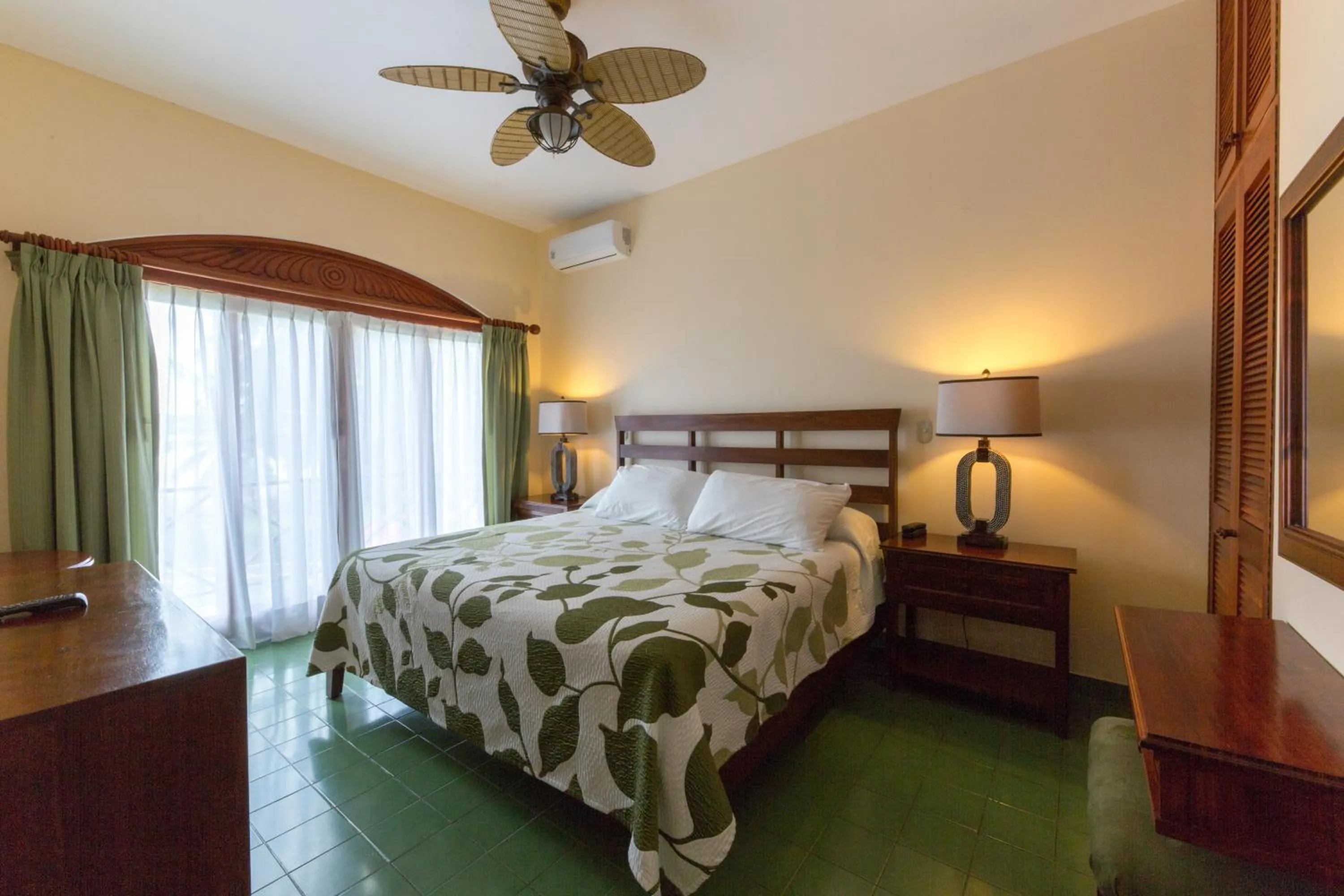 Bedroom, Bed in Club del Mar Oceanfront