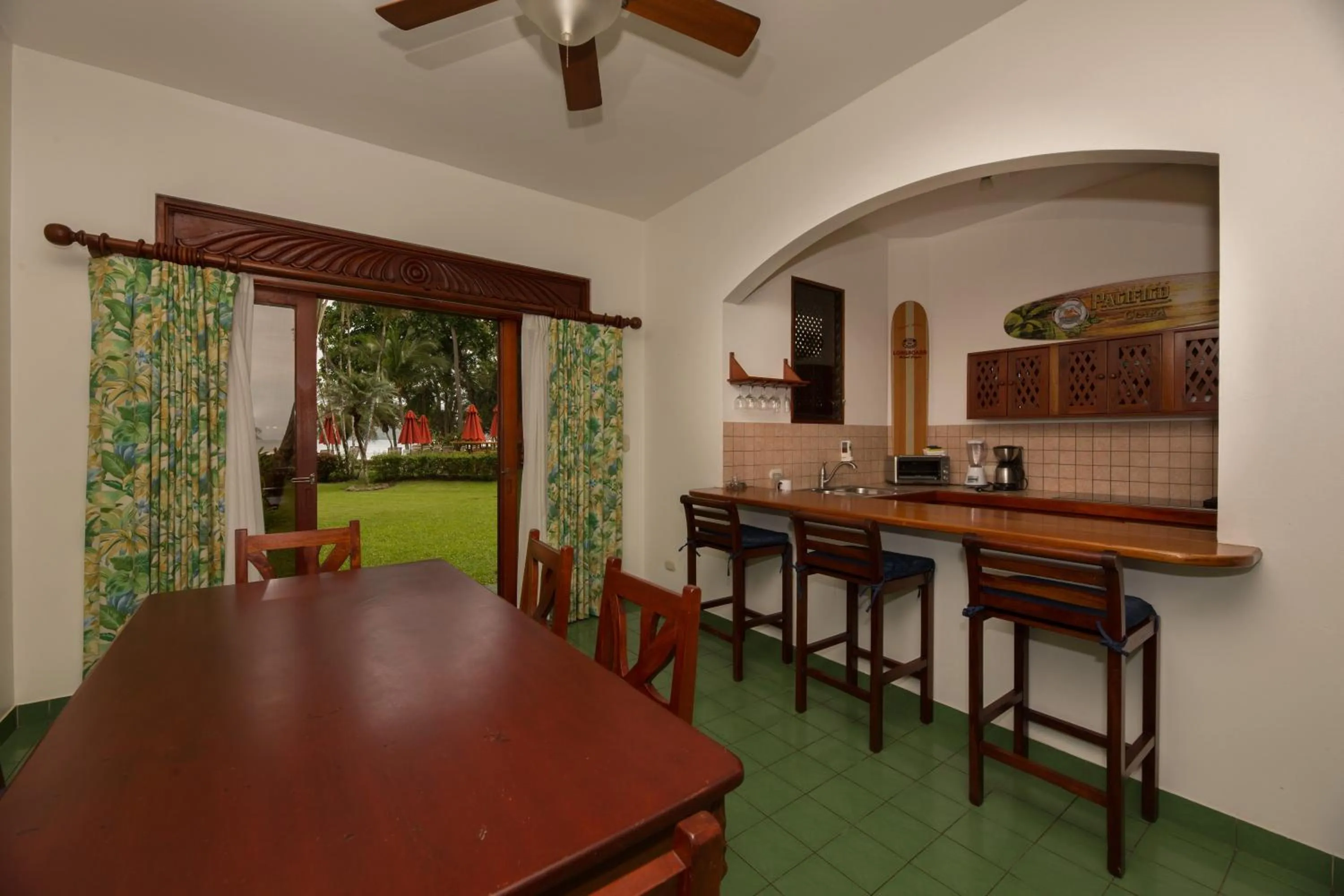 Coffee/tea facilities in Club del Mar Oceanfront