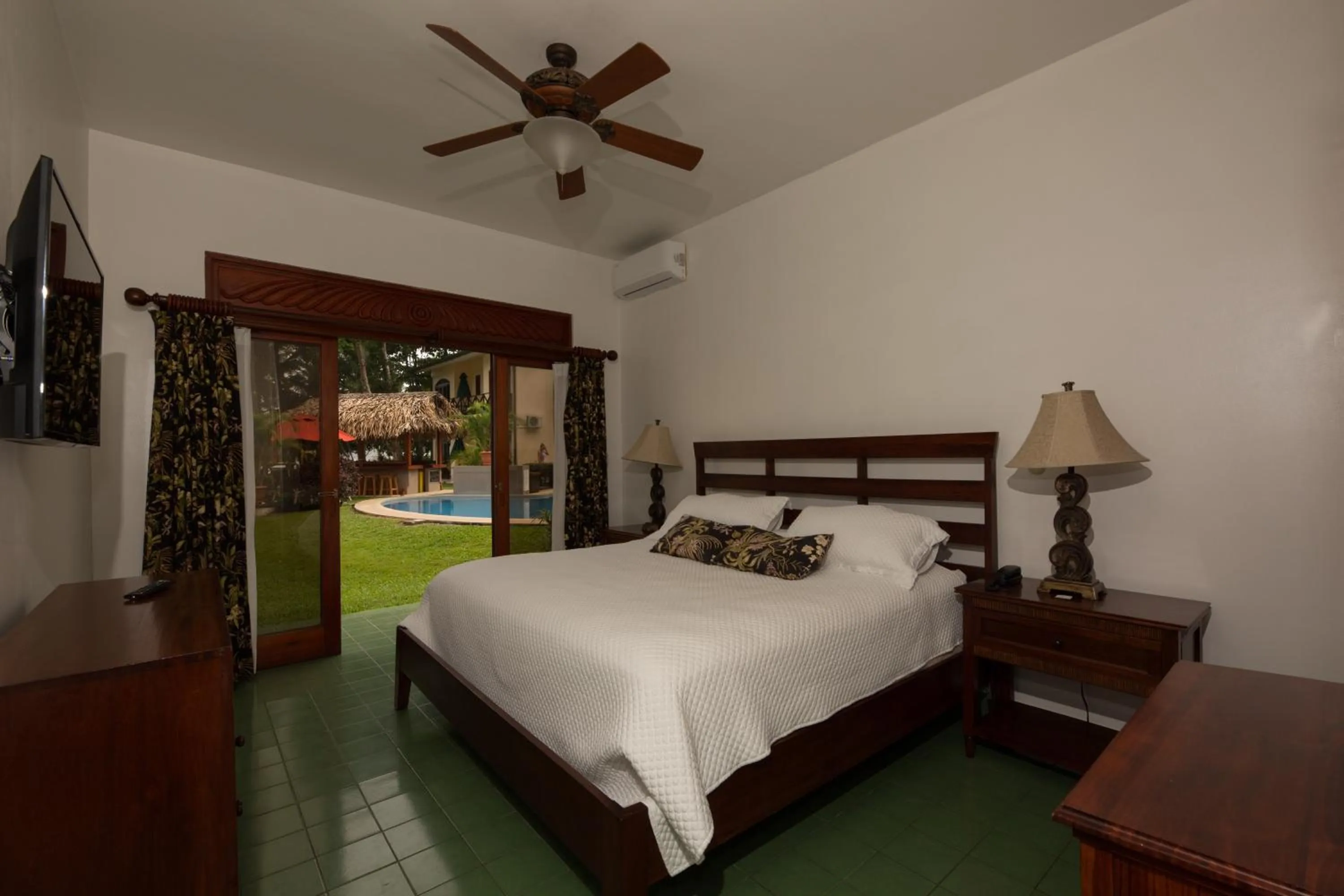 Photo of the whole room, Bed in Club del Mar Oceanfront