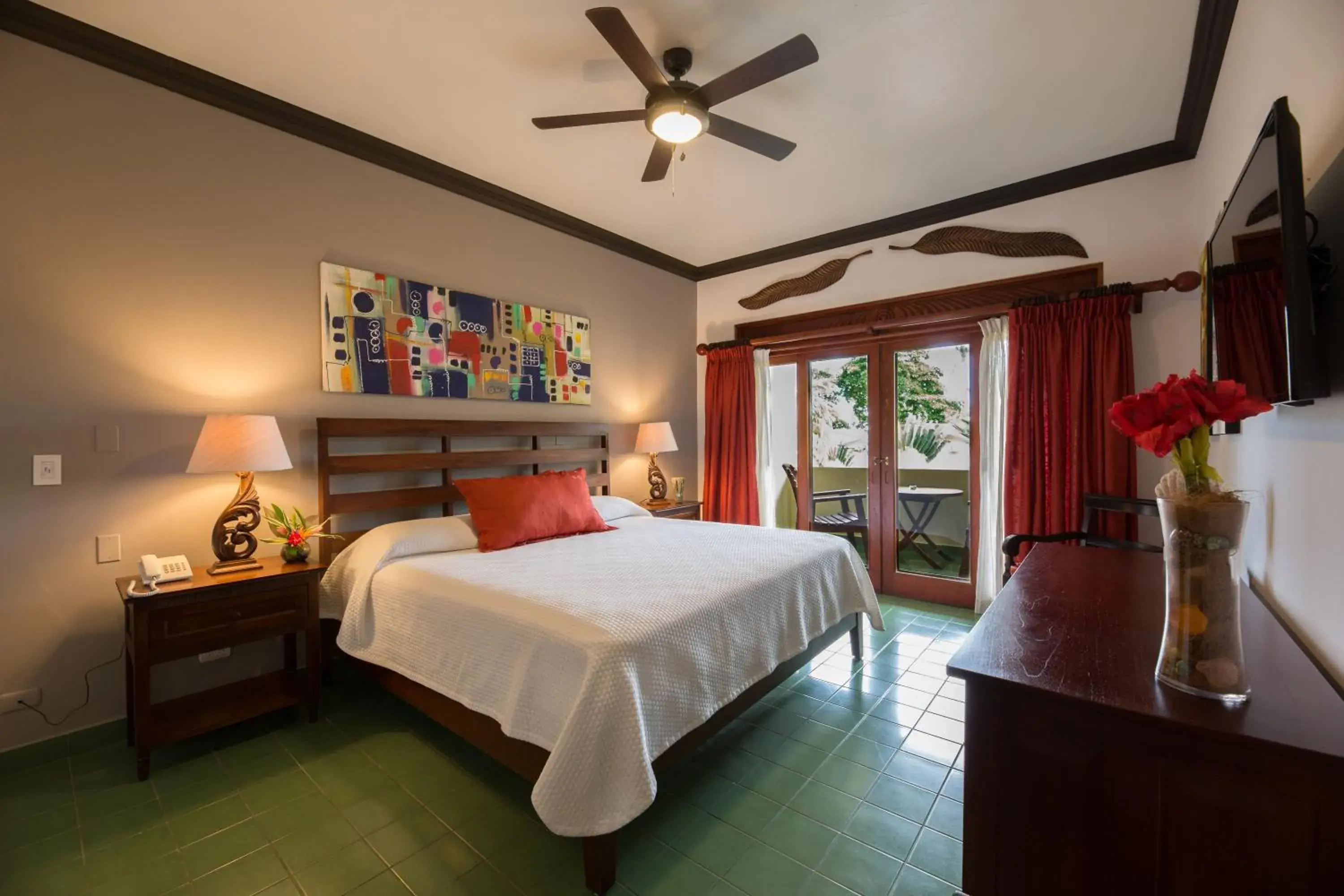 Deluxe Room 1 King Bed in Club del Mar Oceanfront Deluxe Room 1 King Bed in Club del Mar Oceanfront