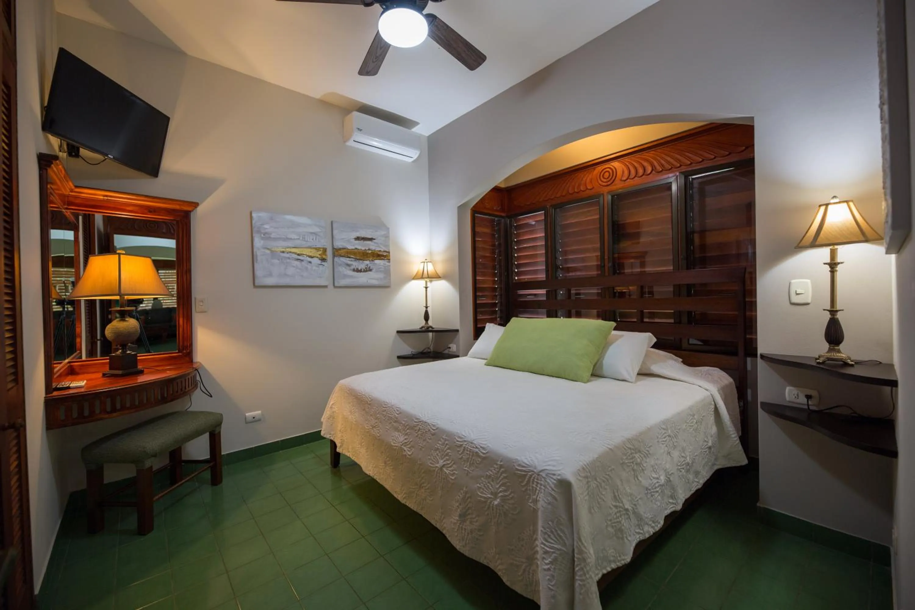 Bed in Club del Mar Oceanfront