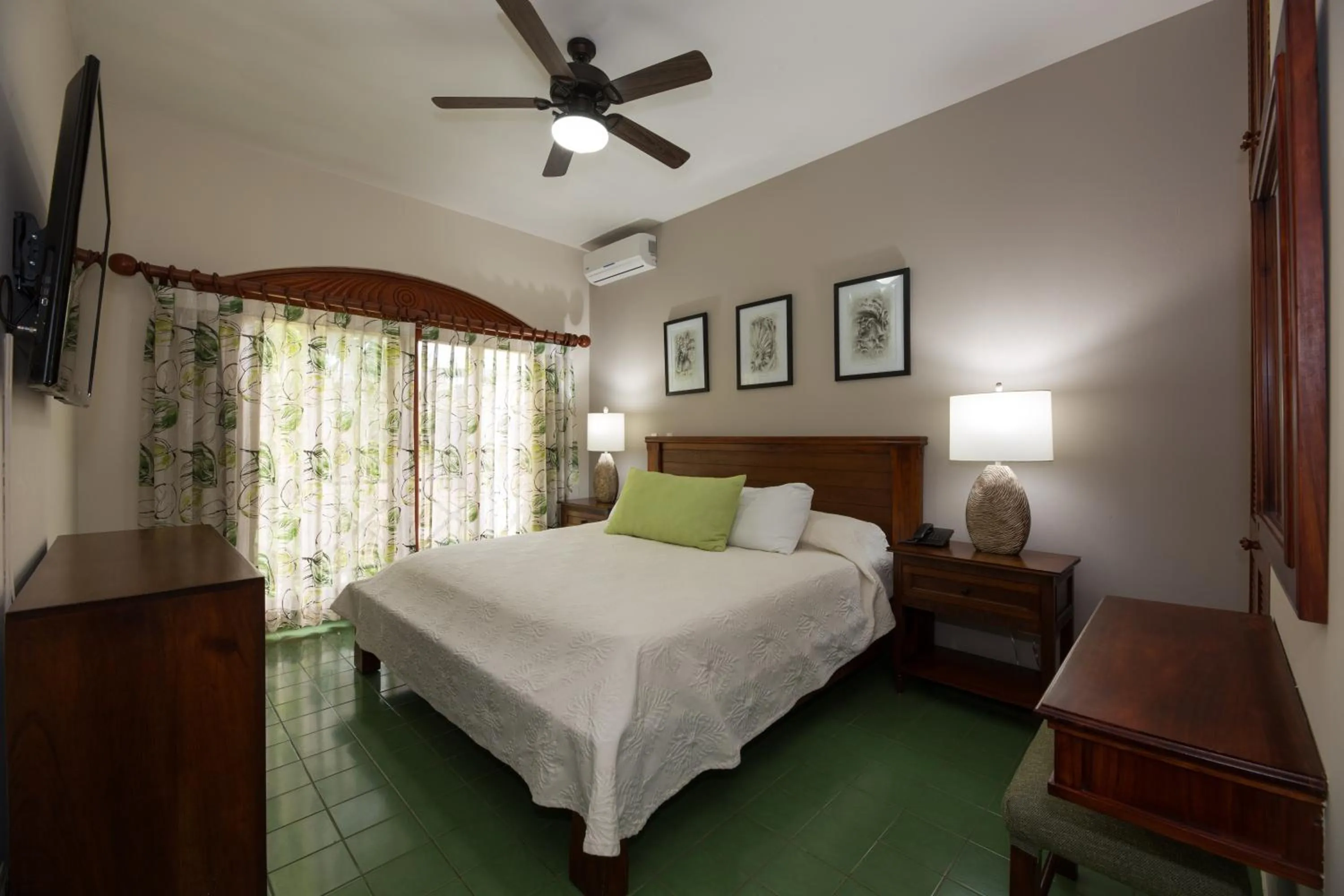 Bed in Club del Mar Oceanfront