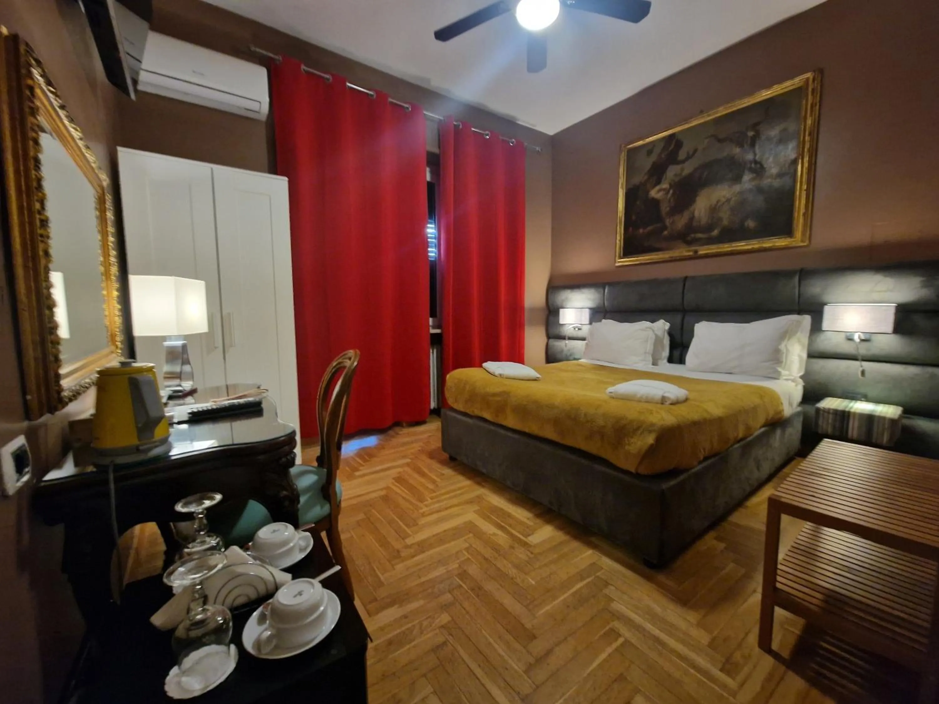 Photo of the whole room, Bed in Sweet Home Parioli