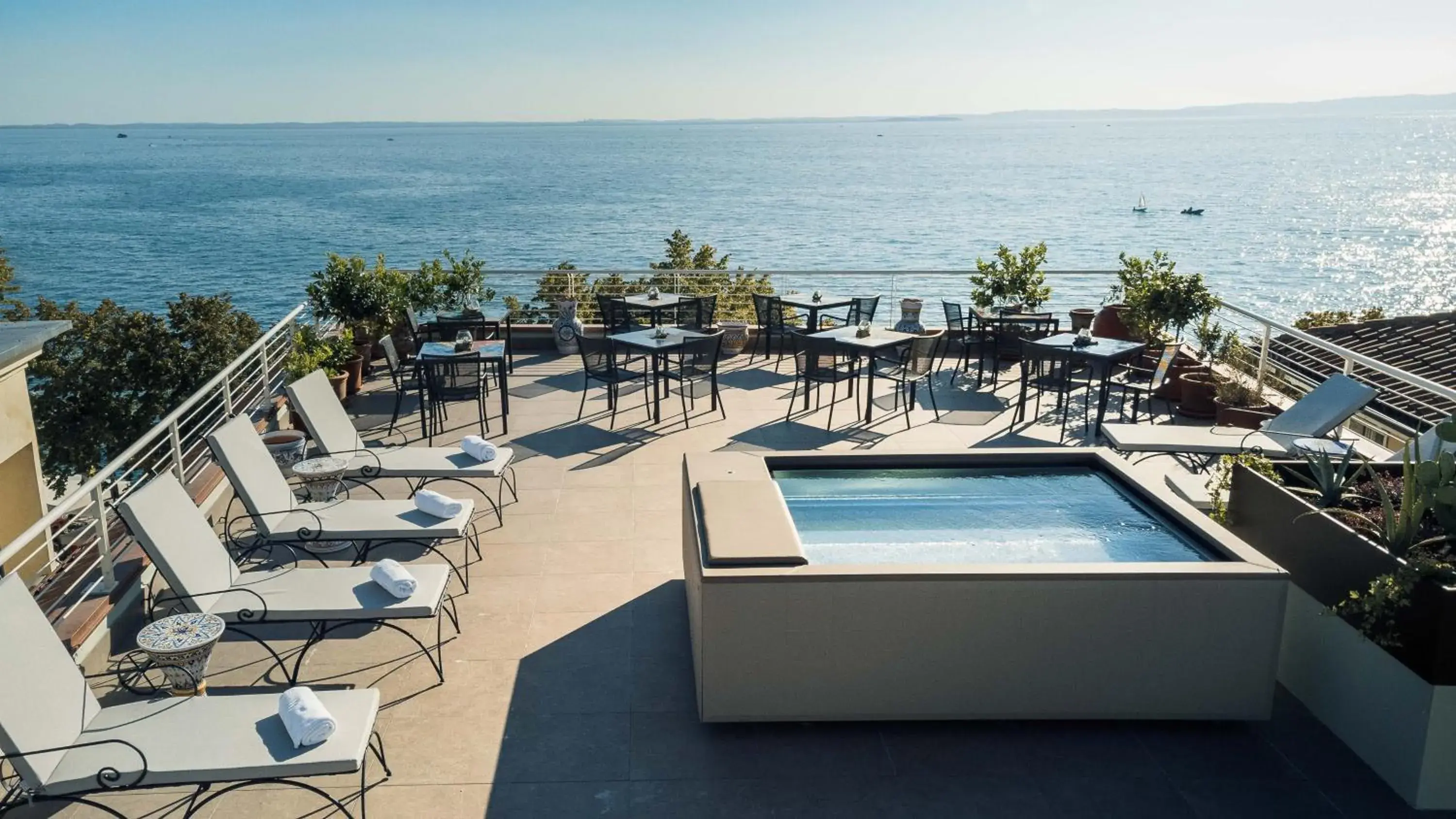 Hot Tub, Pool View in Hotel Giardinetto