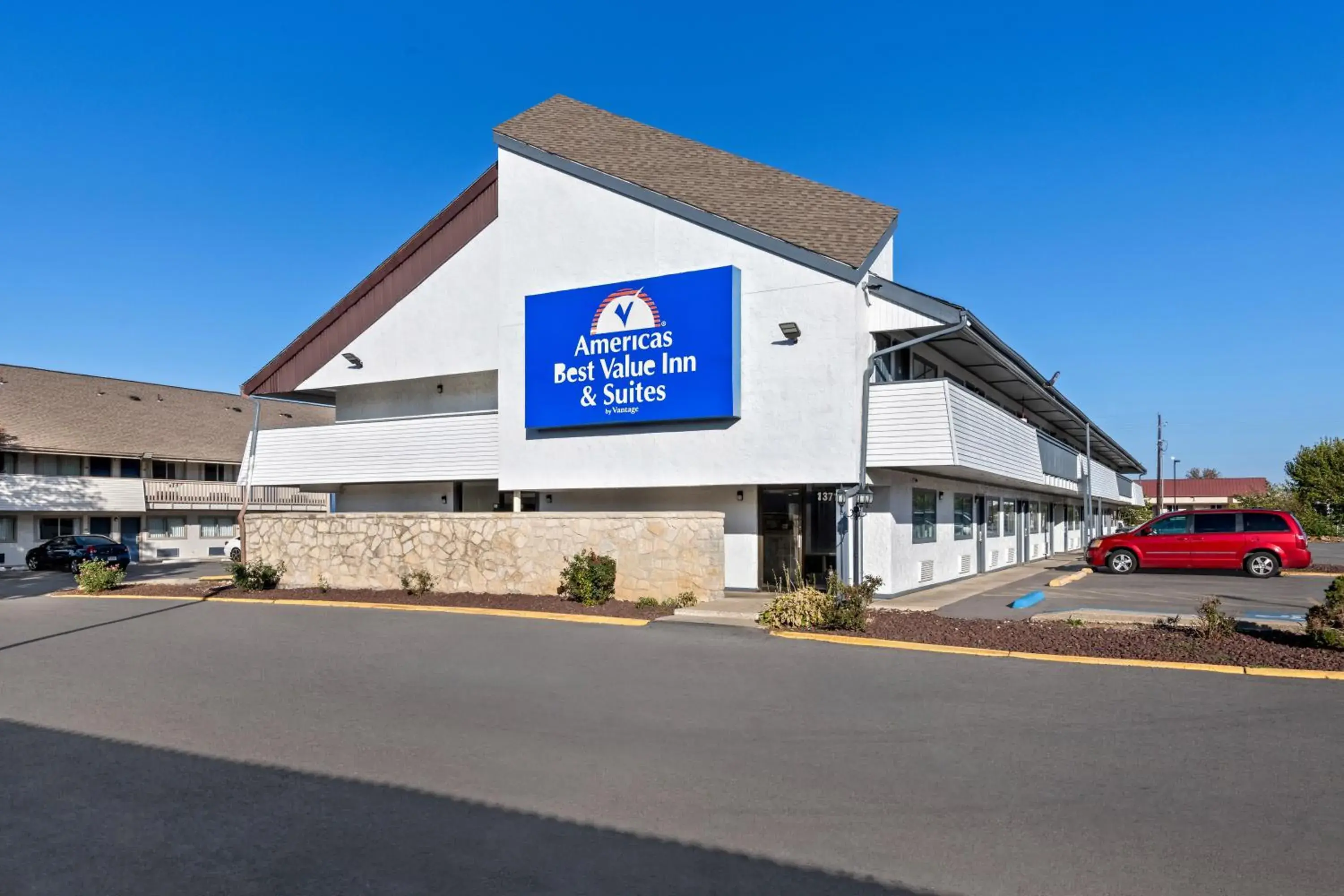 Property building in Americas Best Value Inn Kansas City East - Independence Property building in Americas Best Value Inn Kansas City East - Independence