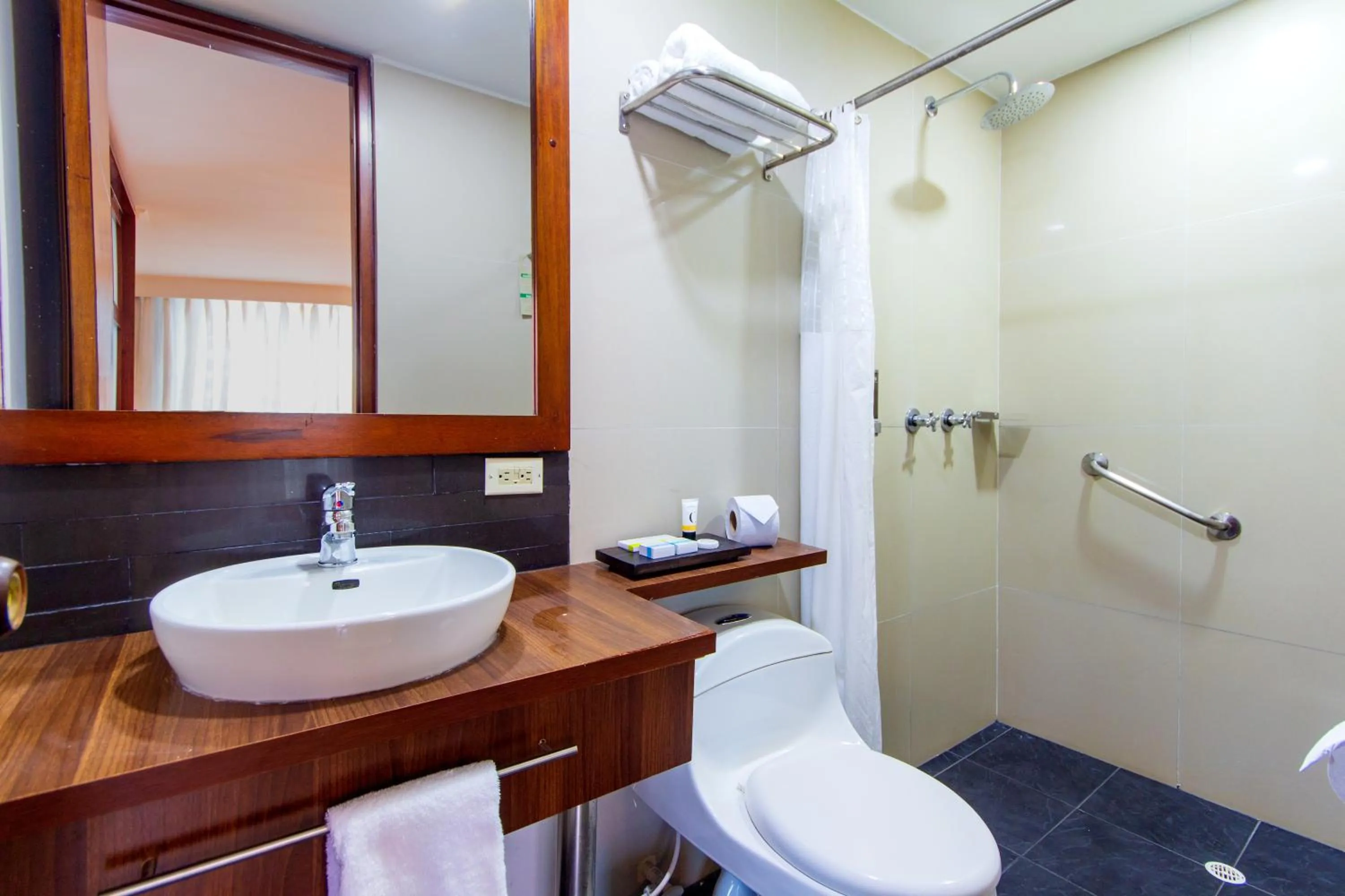 Bathroom in The Morgana Poblado Suites Hotel