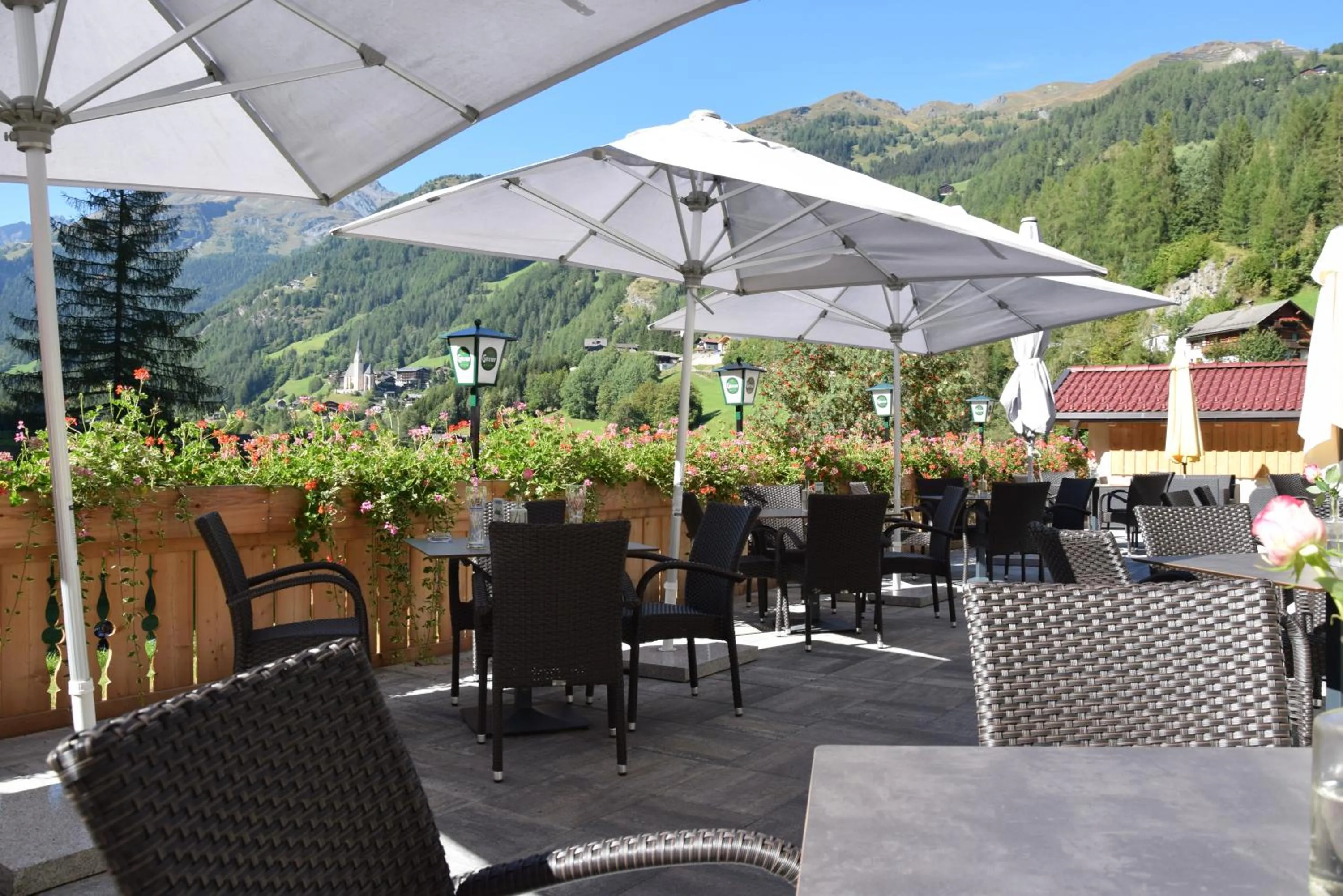 Balcony/Terrace in Hotel - Restaurant - Sonnblick