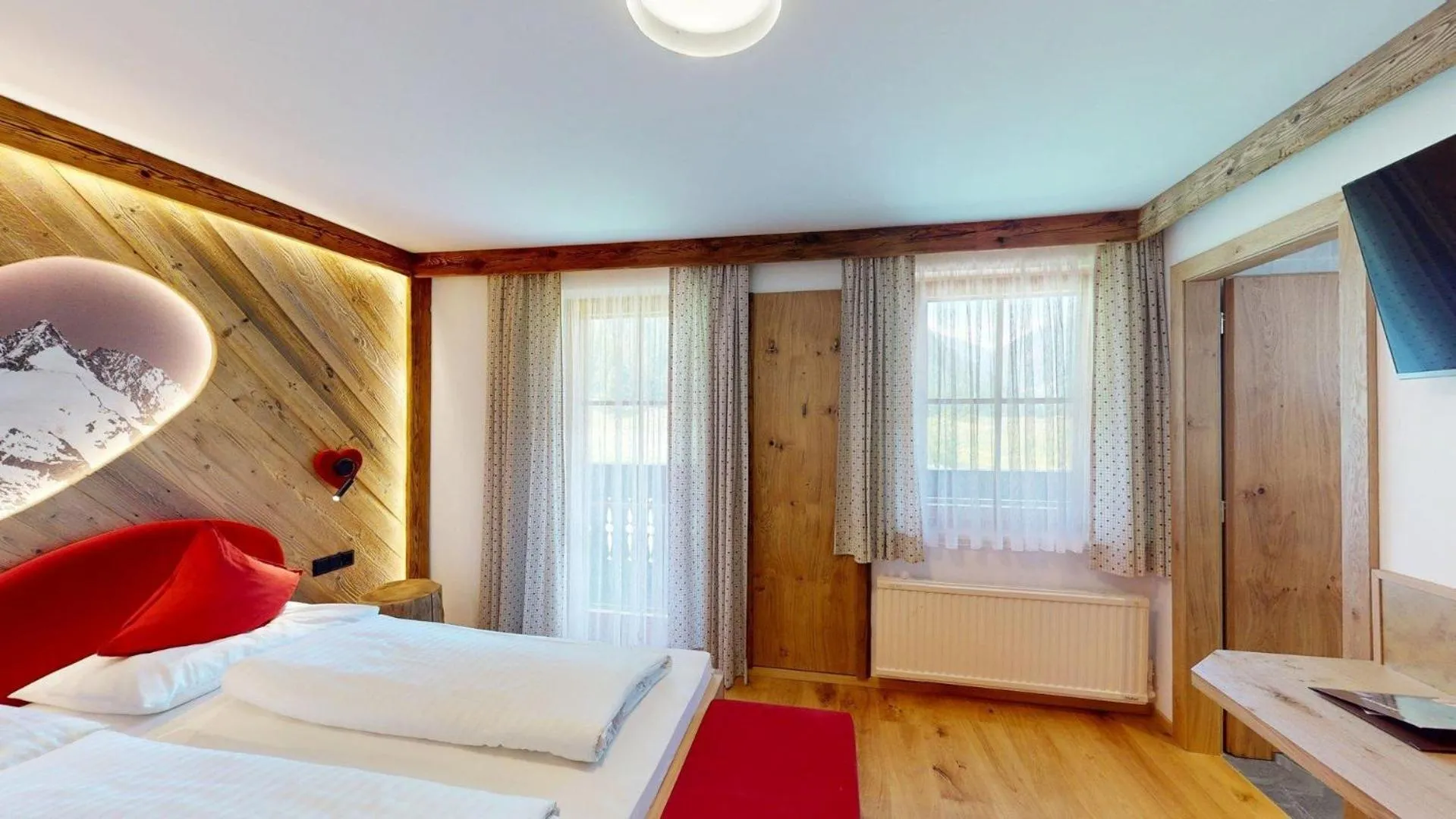 Photo of the whole room, Bed in Hotel - Restaurant - Sonnblick