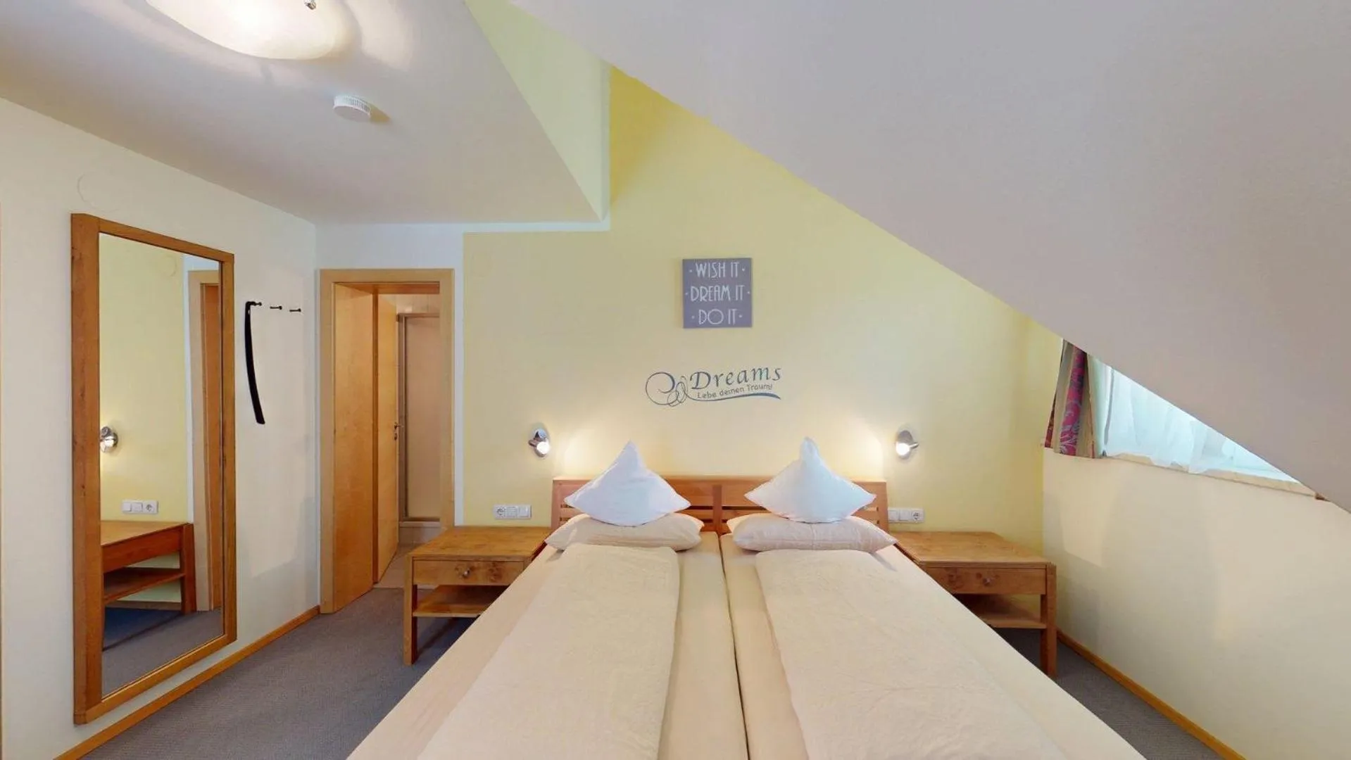 Bedroom, Bed in Hotel - Restaurant - Sonnblick