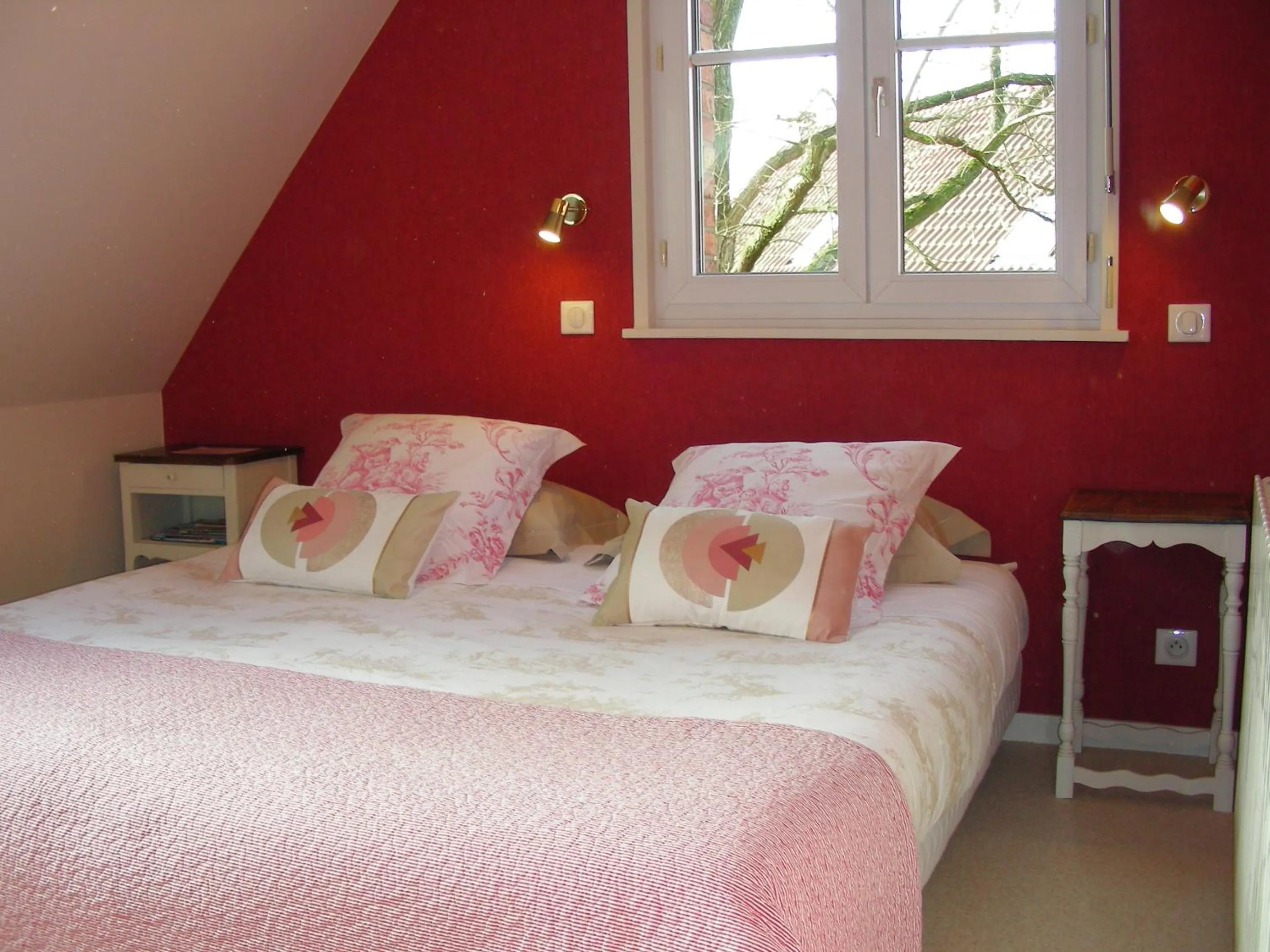 Photo of the whole room, Bed in A la Maison du Héron