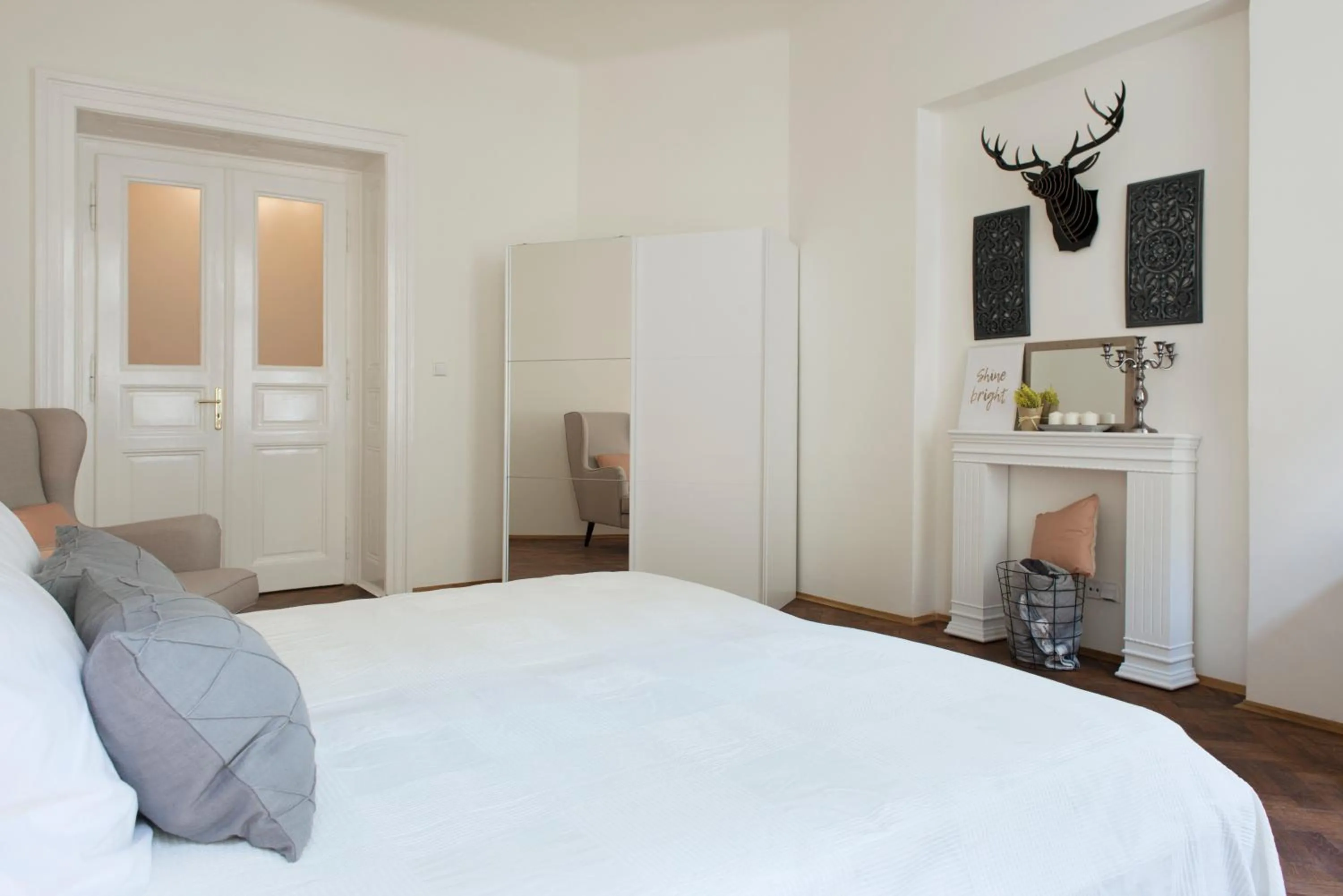 Photo of the whole room, Bed in Kent Ridge Loft (Lublanska)