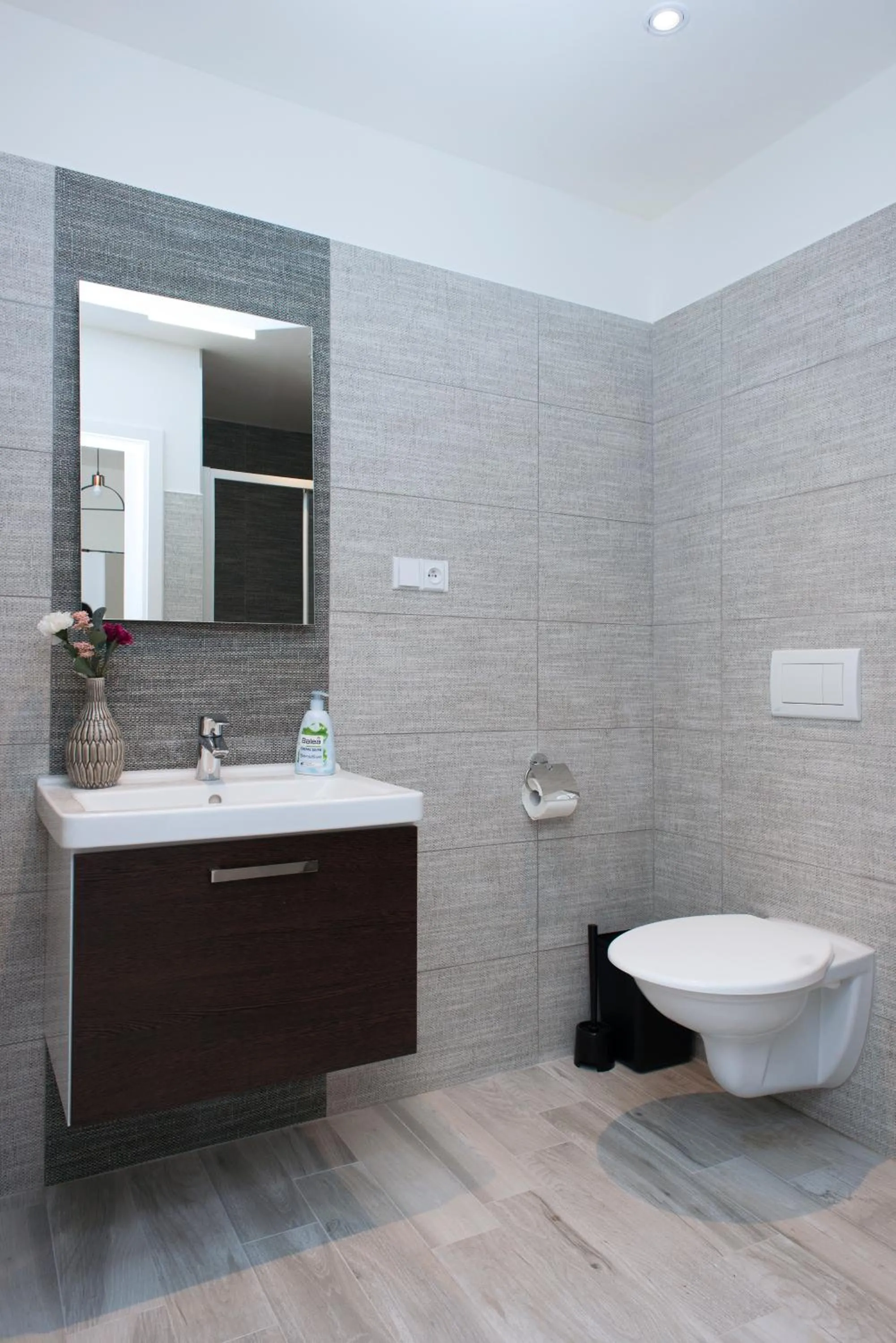 Shower in Kent Ridge Loft (Lublanska)