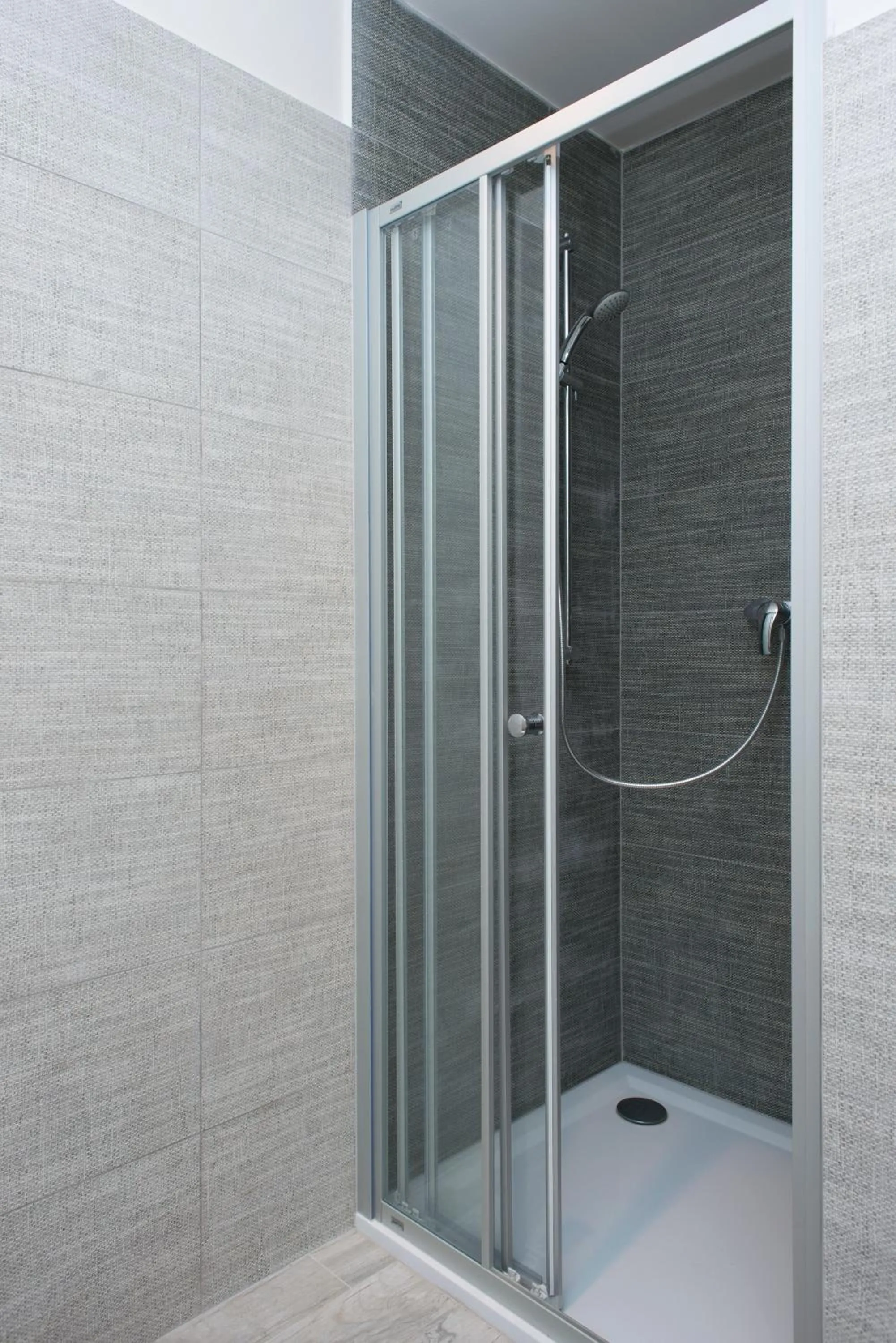Shower in Kent Ridge Loft (Lublanska)