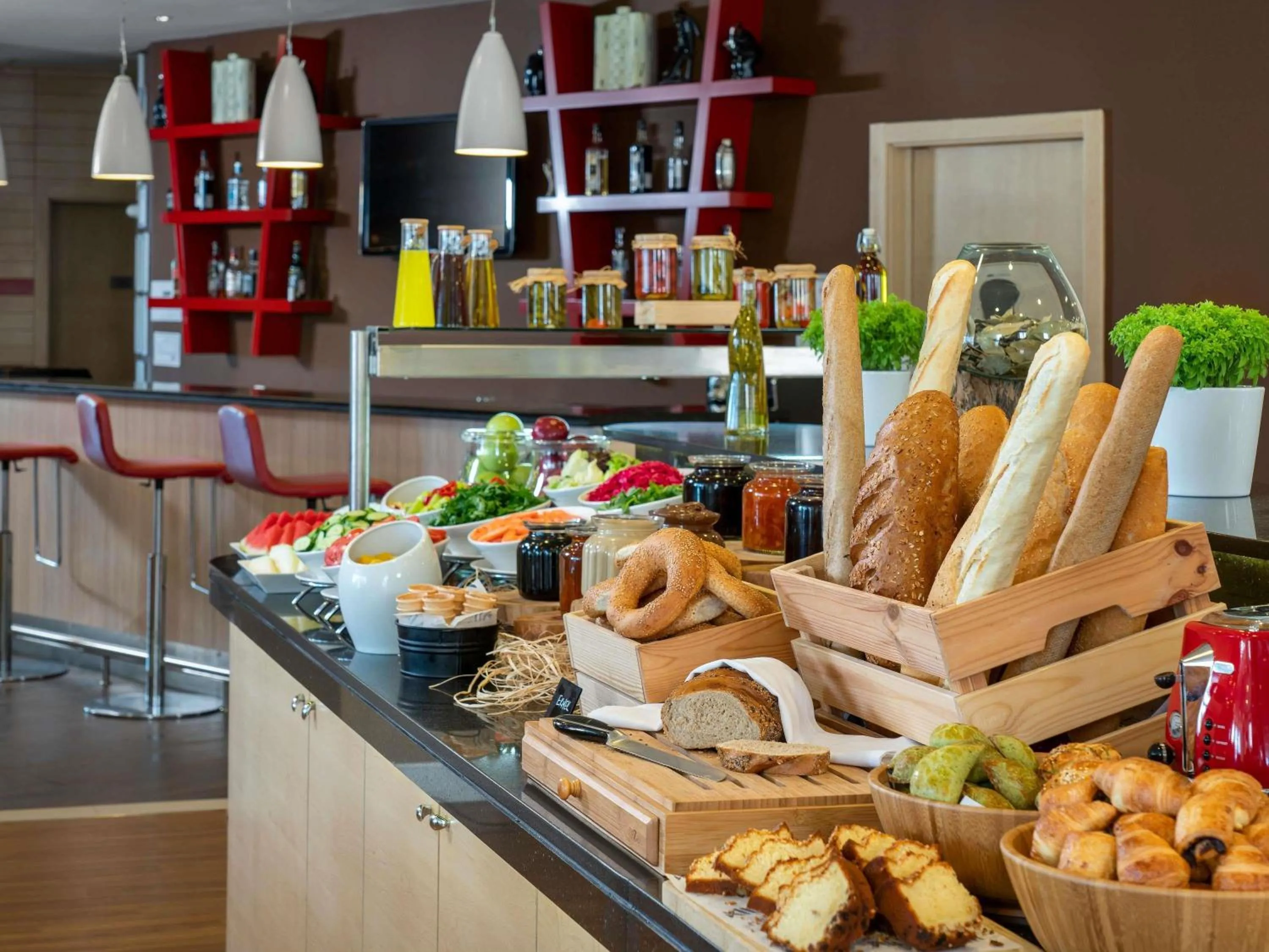 Restaurant/places to eat in ibis Adana