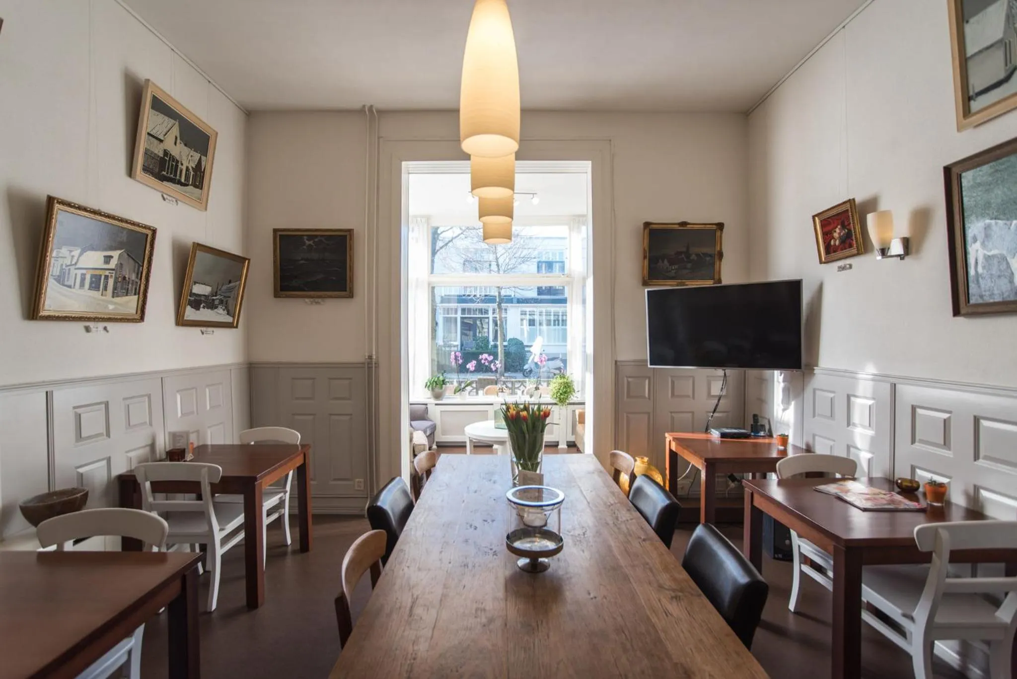 Communal lounge/ TV room in Hotel Faber