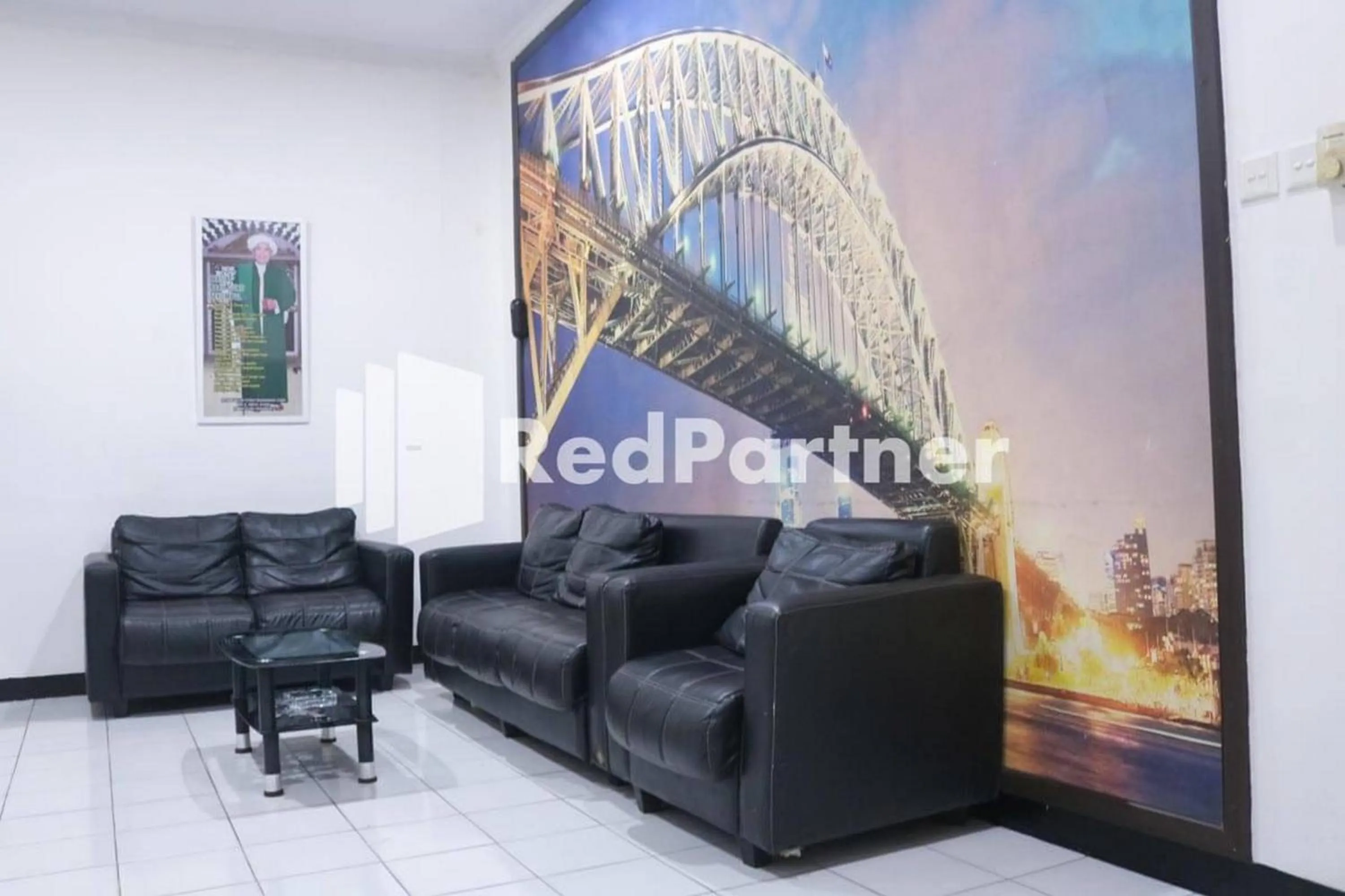 Seating area in Good Sleep Balikpapan Mitra RedDoorz