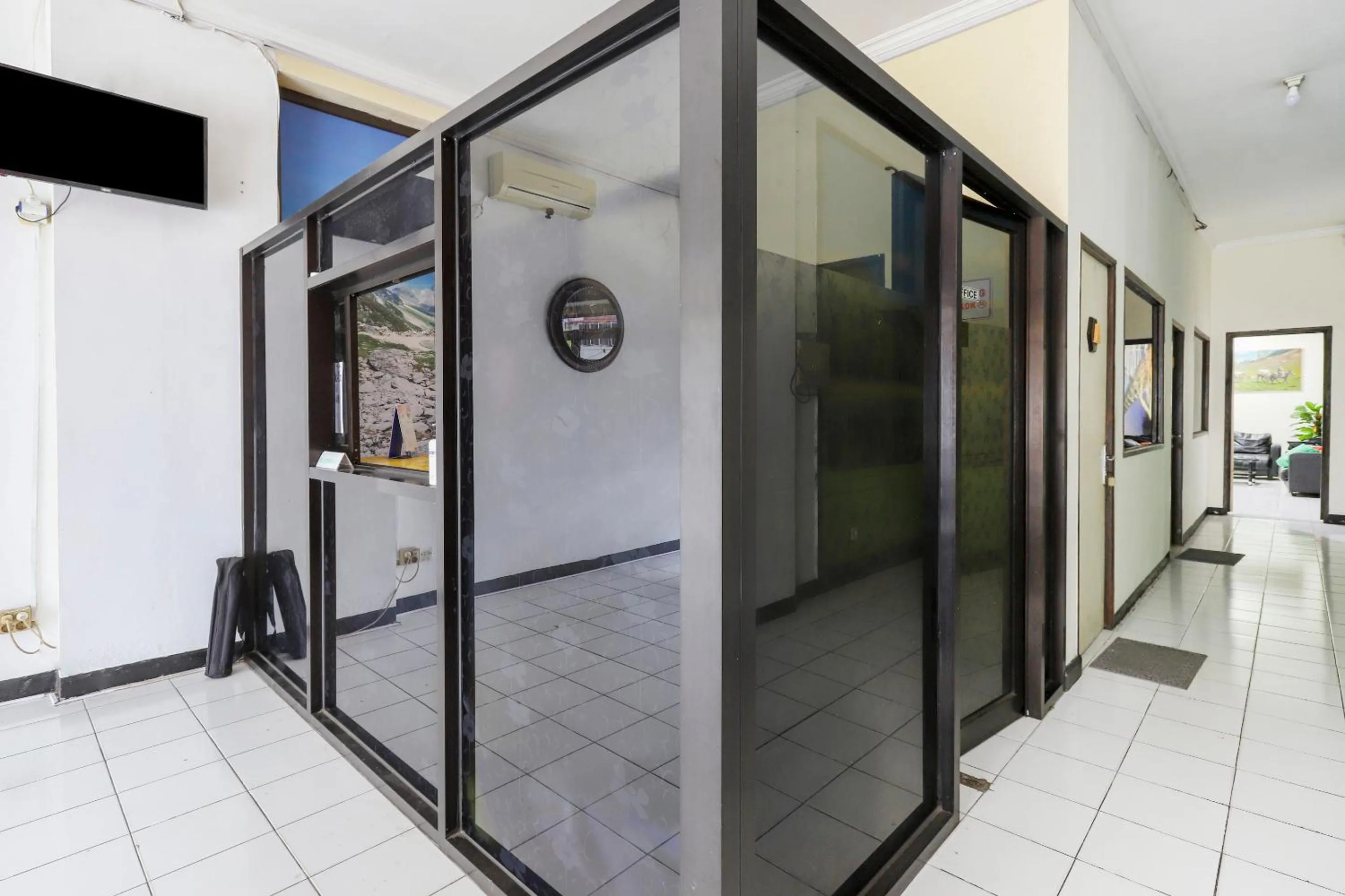 Lobby or reception in Good Sleep Balikpapan Mitra RedDoorz