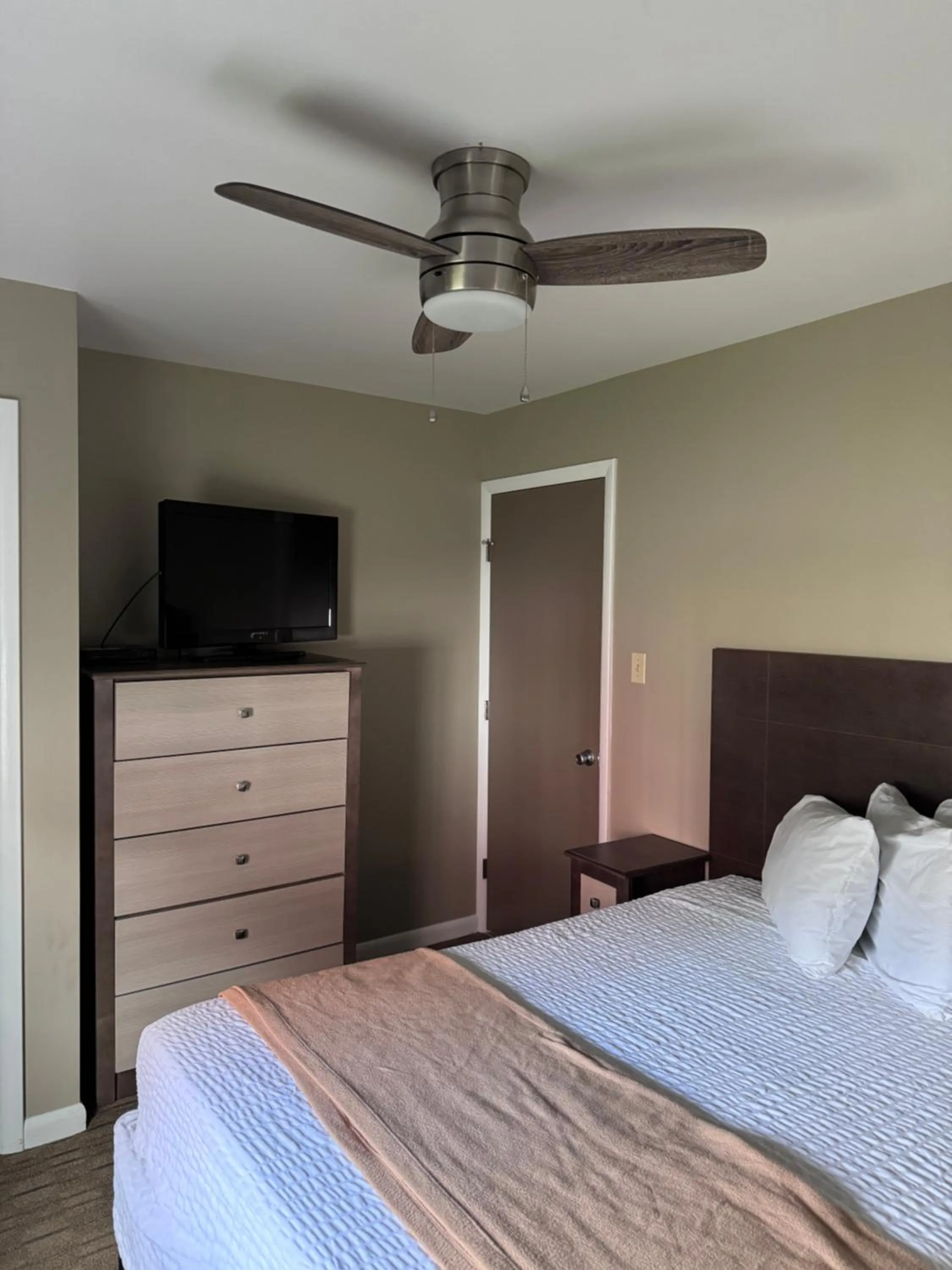 Bedroom, Bed in Francis Scott Key Family Resort