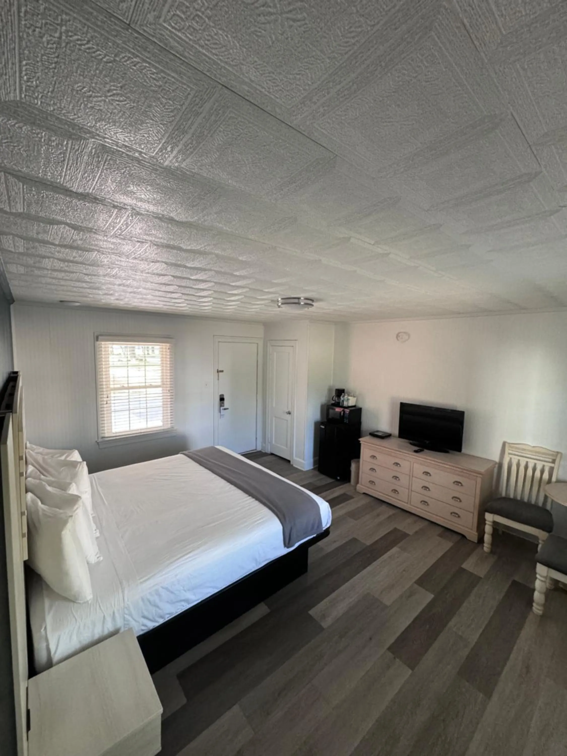 Photo of the whole room, Bed in Francis Scott Key Family Resort