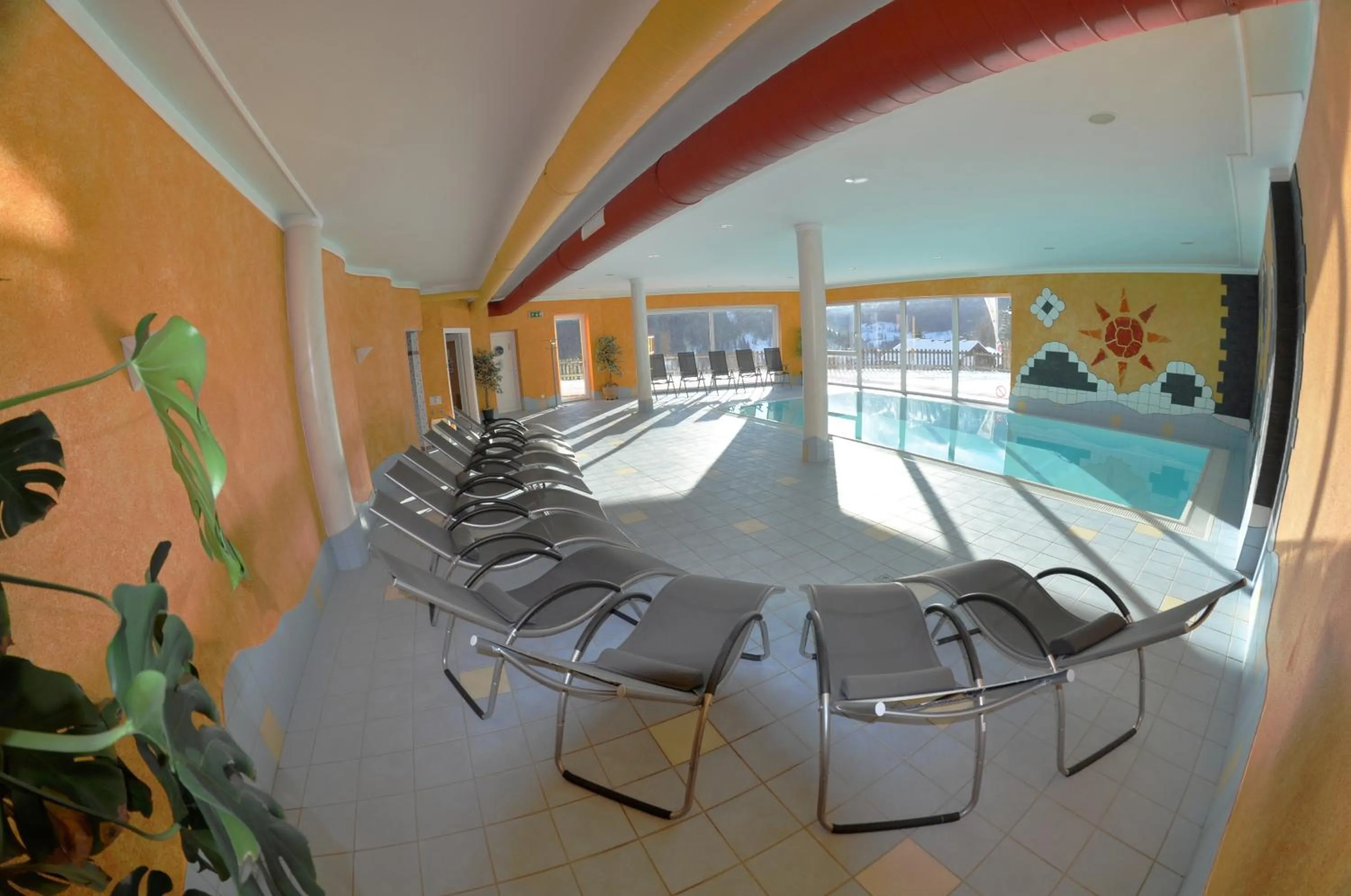 Swimming pool in Apparthotel Bliem