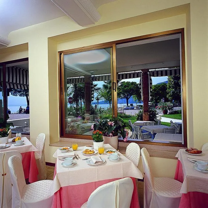 Restaurant/places to eat in Hotel Terminus