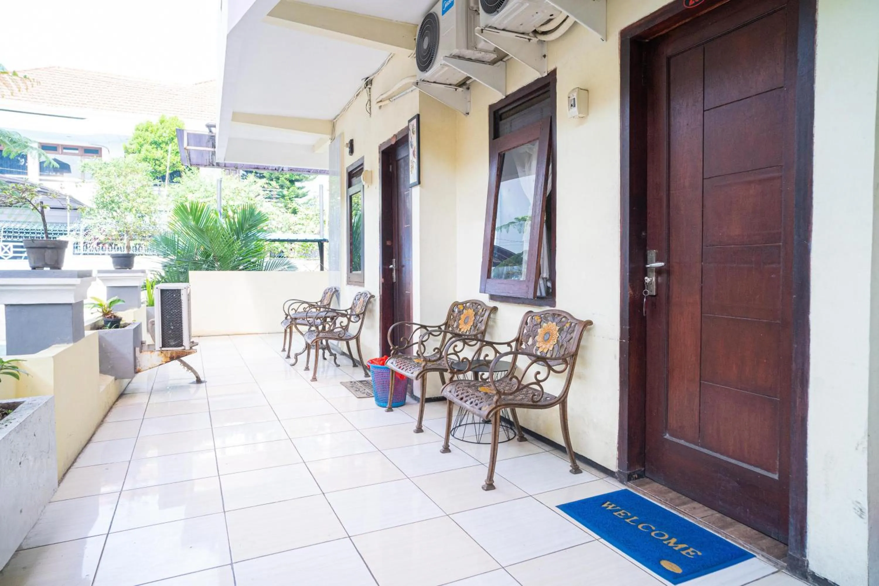 RedDoorz near Cyber Mall