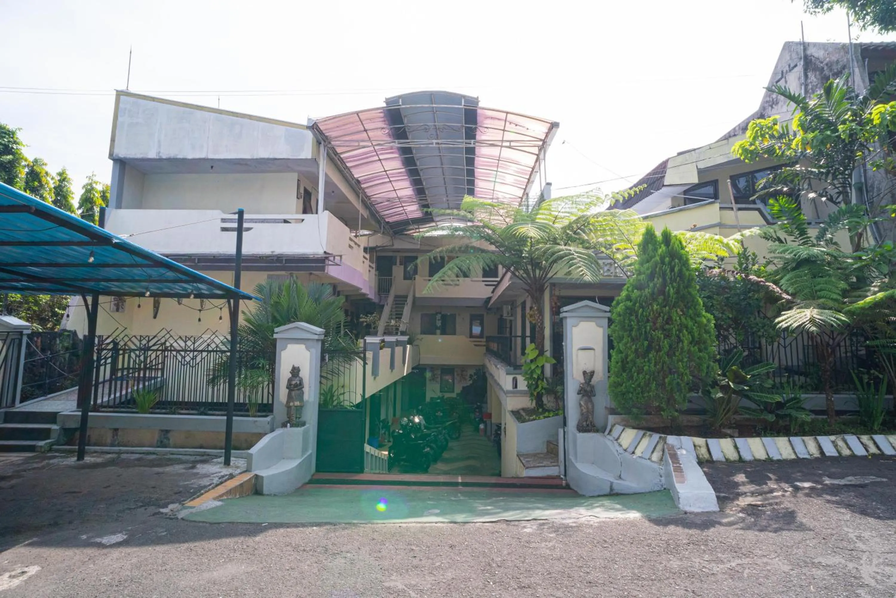 RedDoorz near Cyber Mall