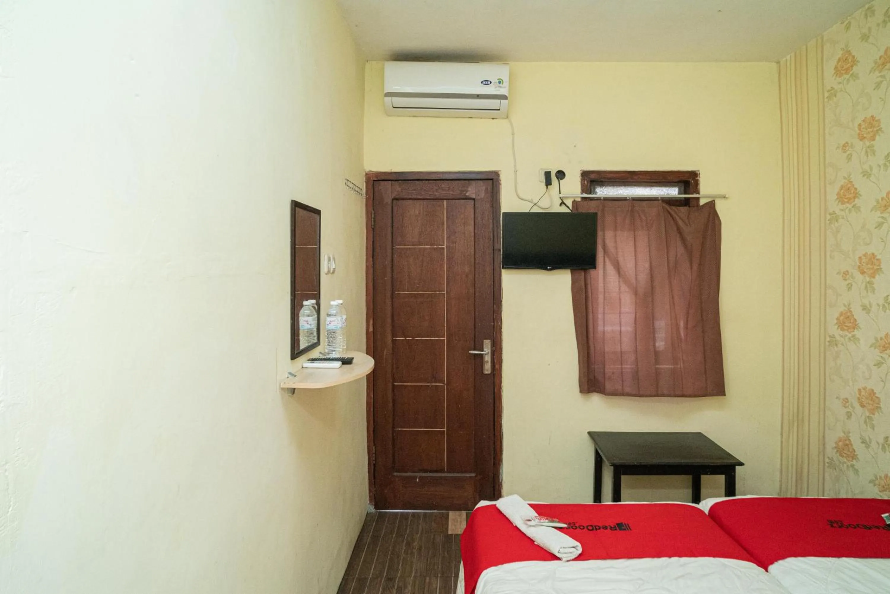 Bed in RedDoorz near Cyber Mall