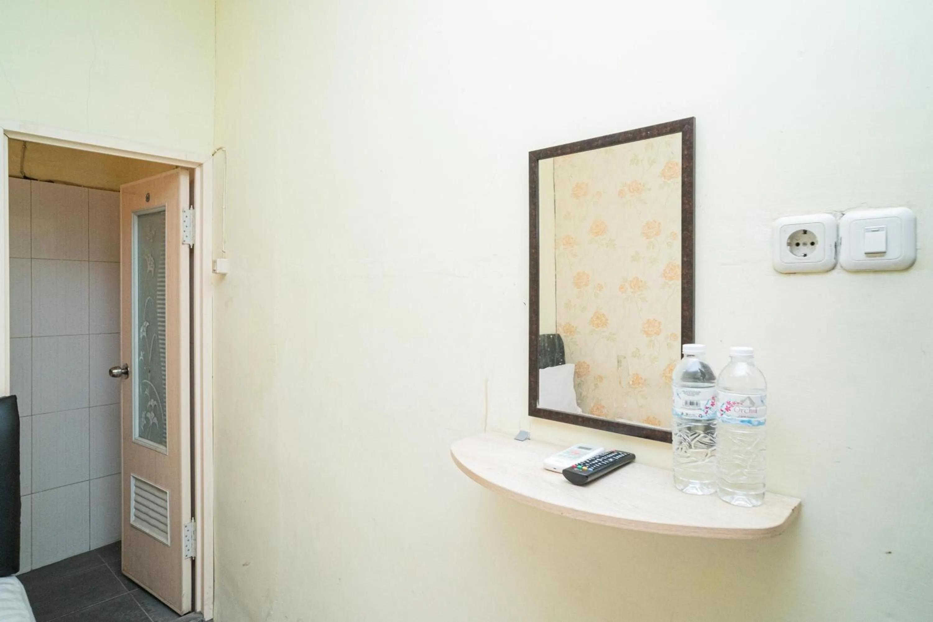 RedDoorz near Cyber Mall