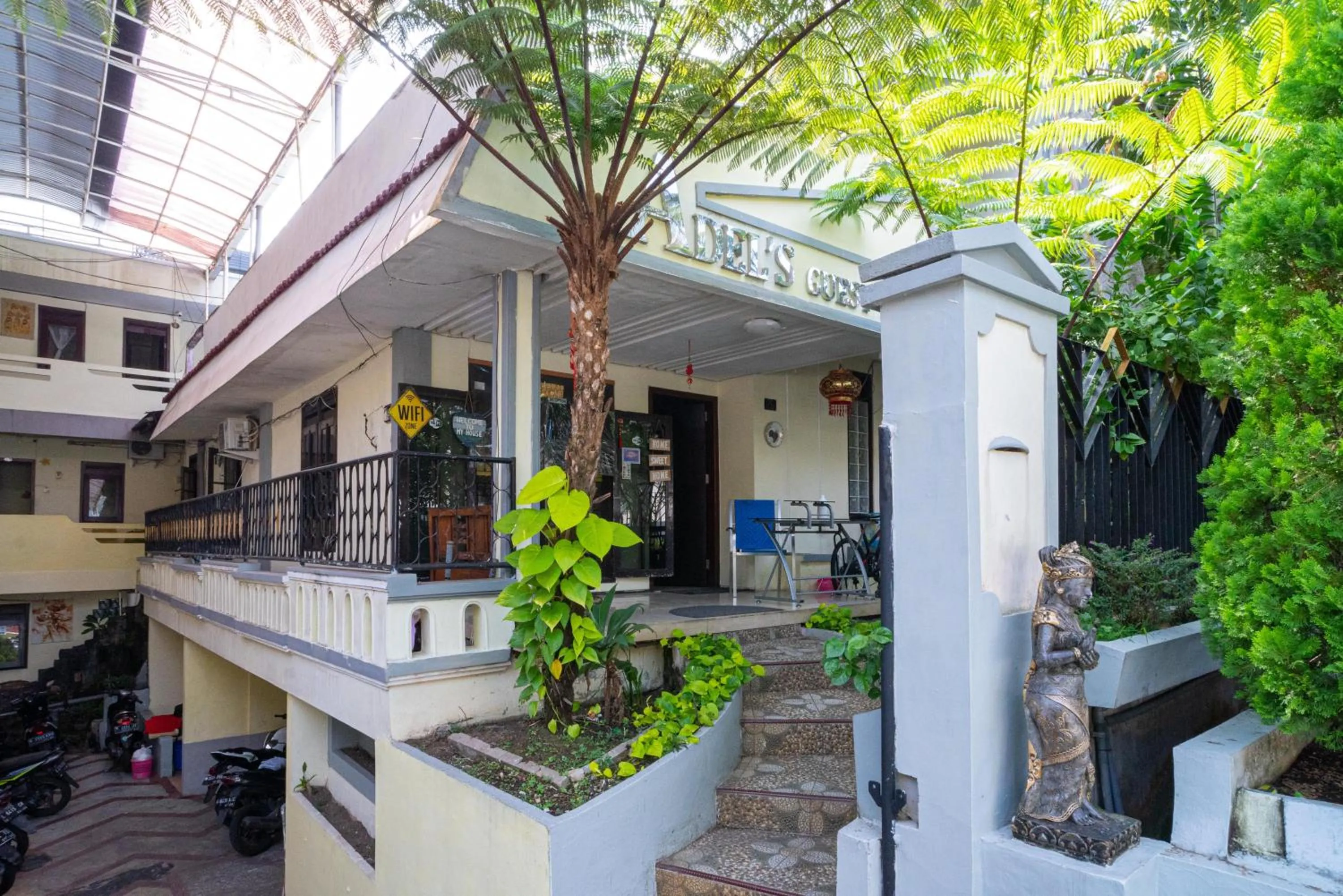 Property building in RedDoorz near Cyber Mall