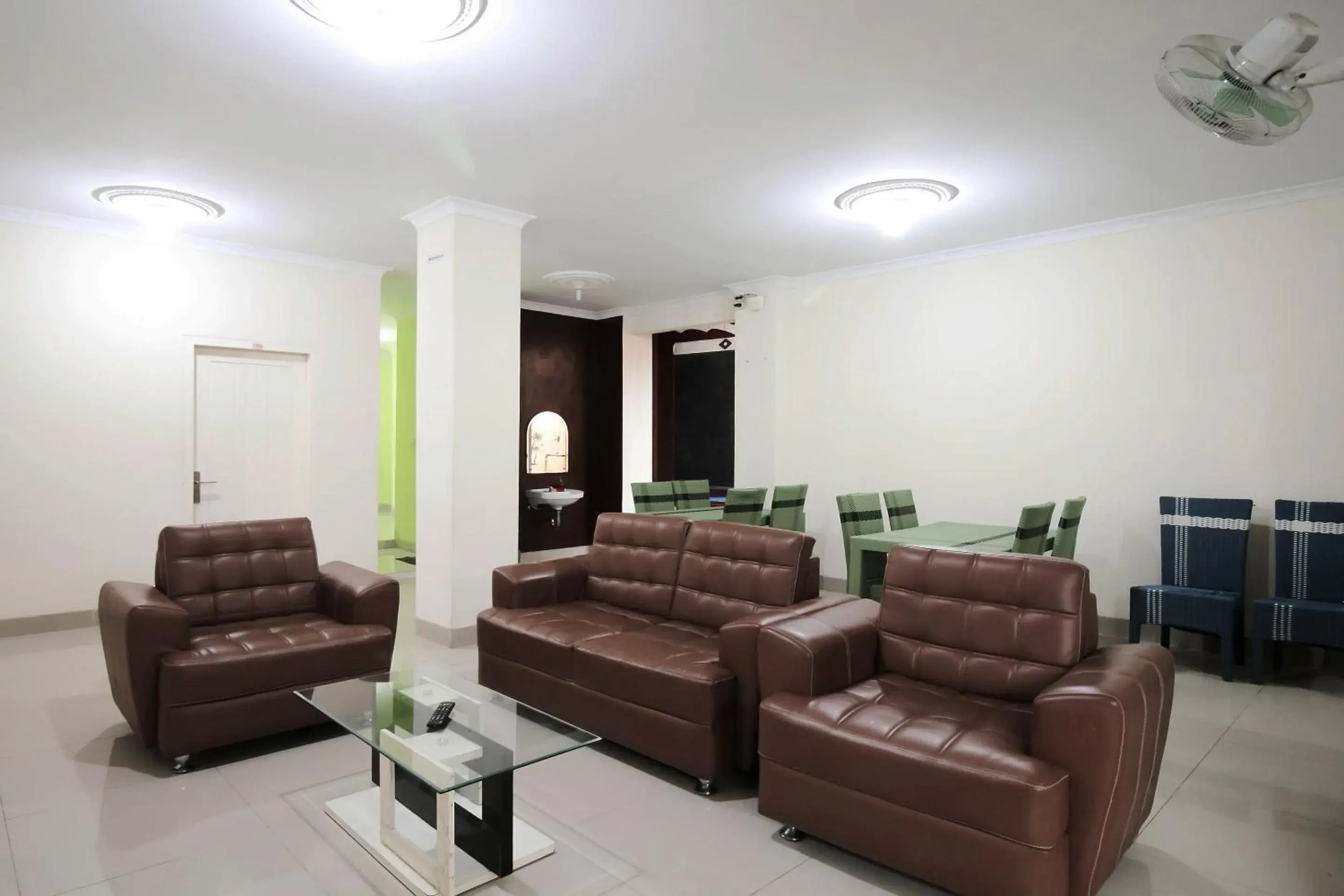 Facade/entrance in RedDoorz at Andalas Asri Lampung Facade/entrance in RedDoorz at Andalas Asri Lampung