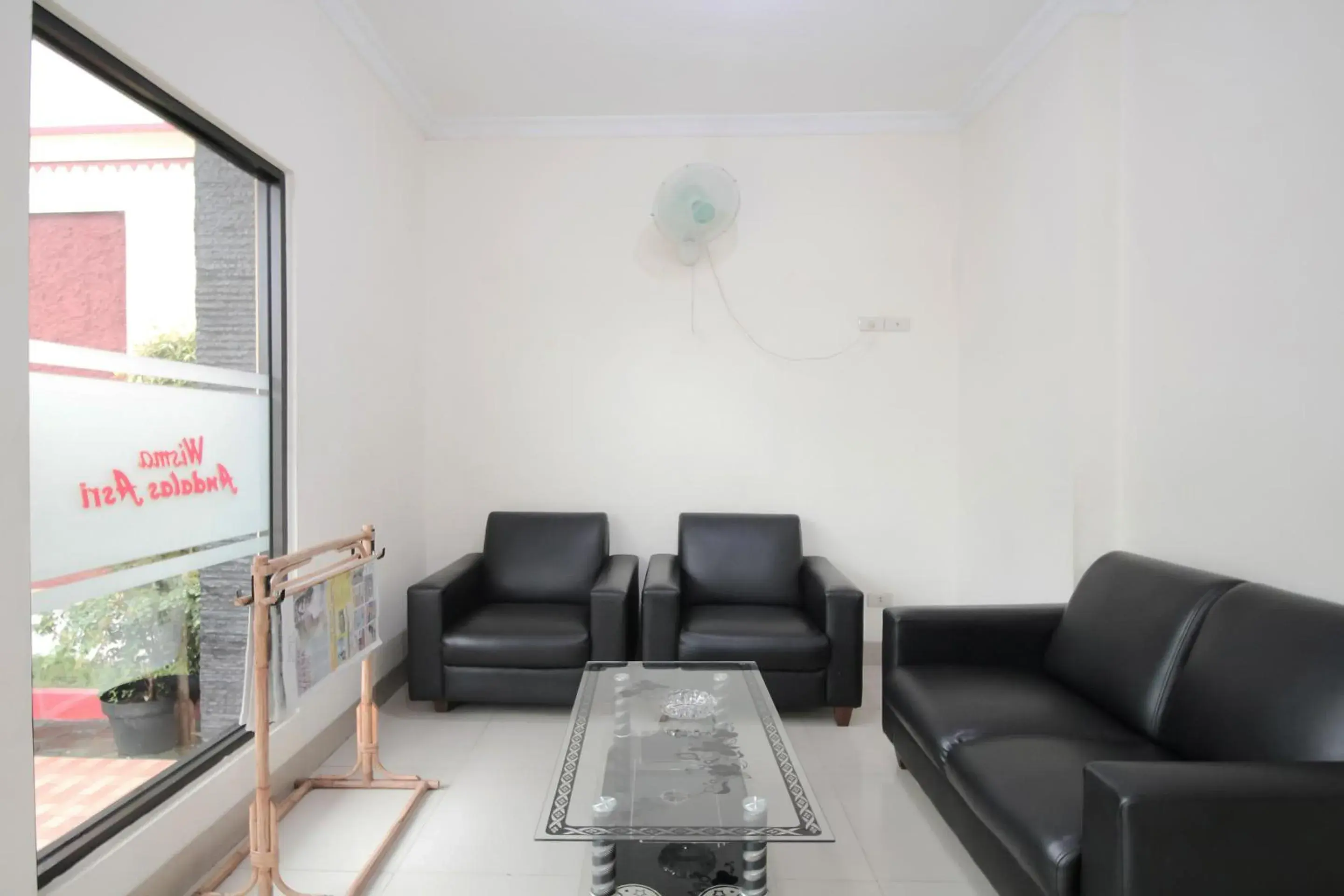 Lobby or reception in RedDoorz at Andalas Asri Lampung Lobby or reception in RedDoorz at Andalas Asri Lampung