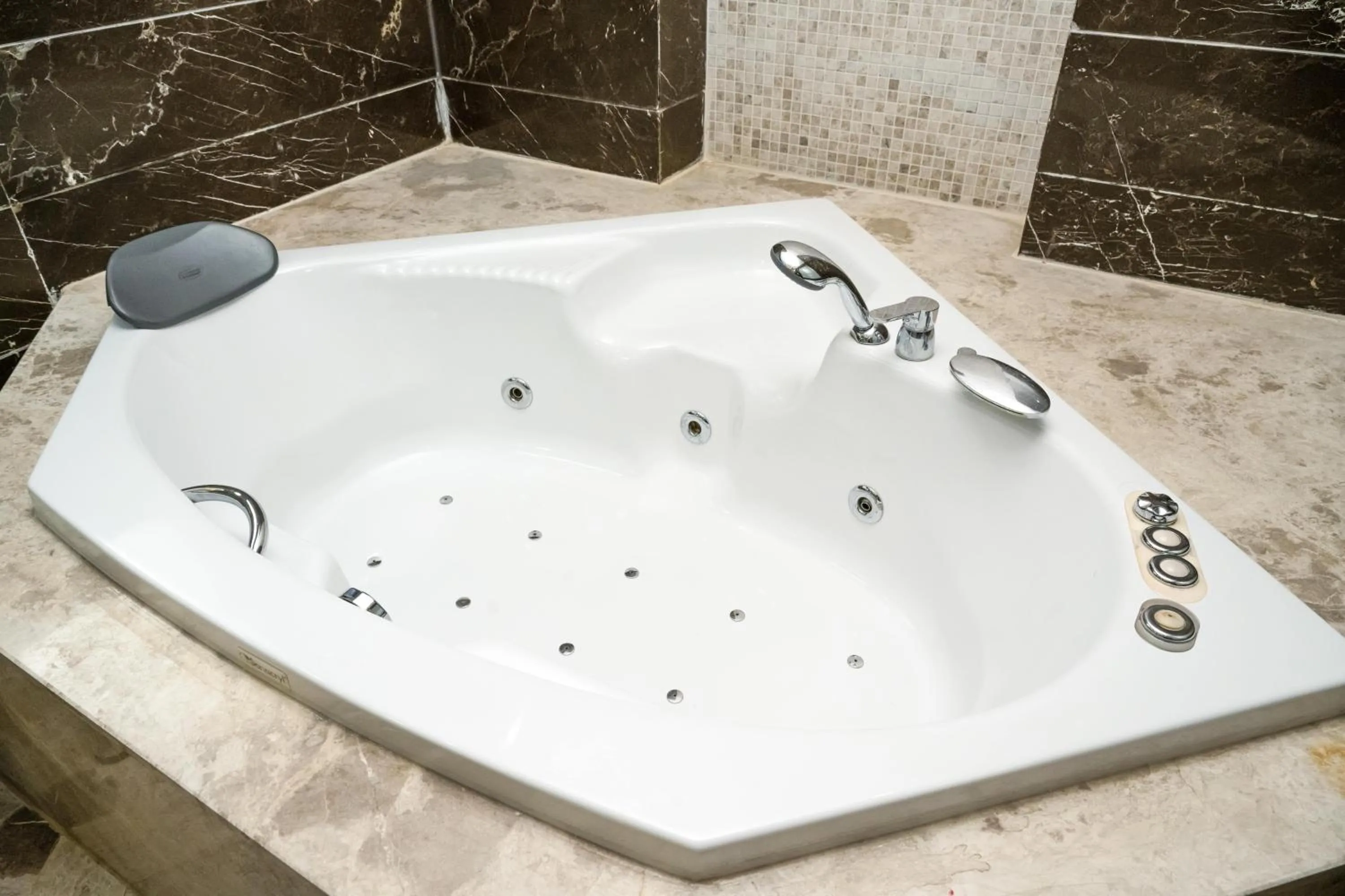 Hot Tub in Gold Majesty Hotel