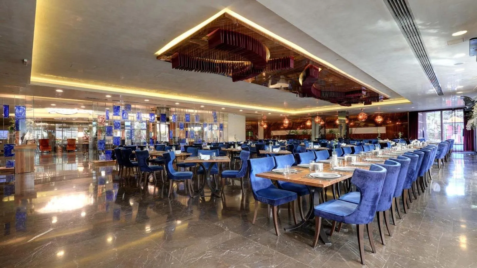 Restaurant/places to eat in Gold Majesty Hotel