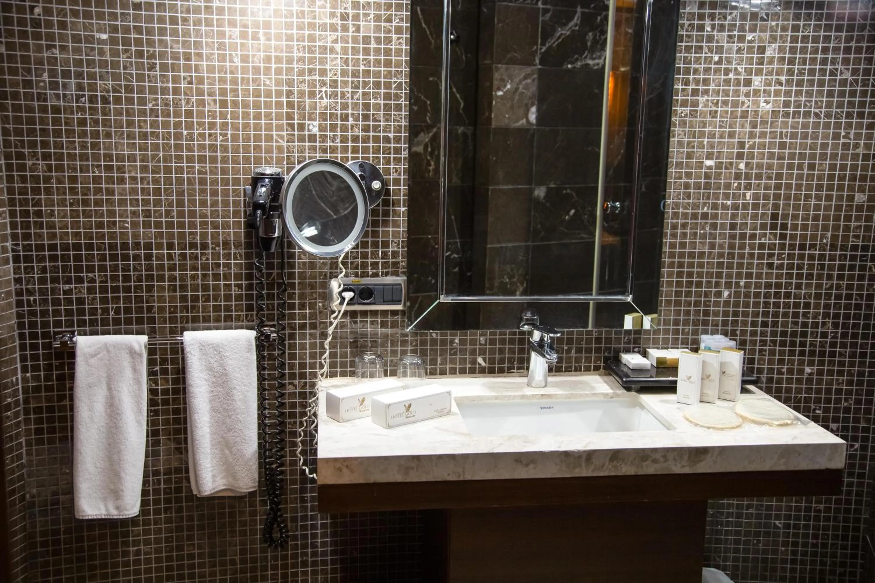 Shower in Gold Majesty Hotel