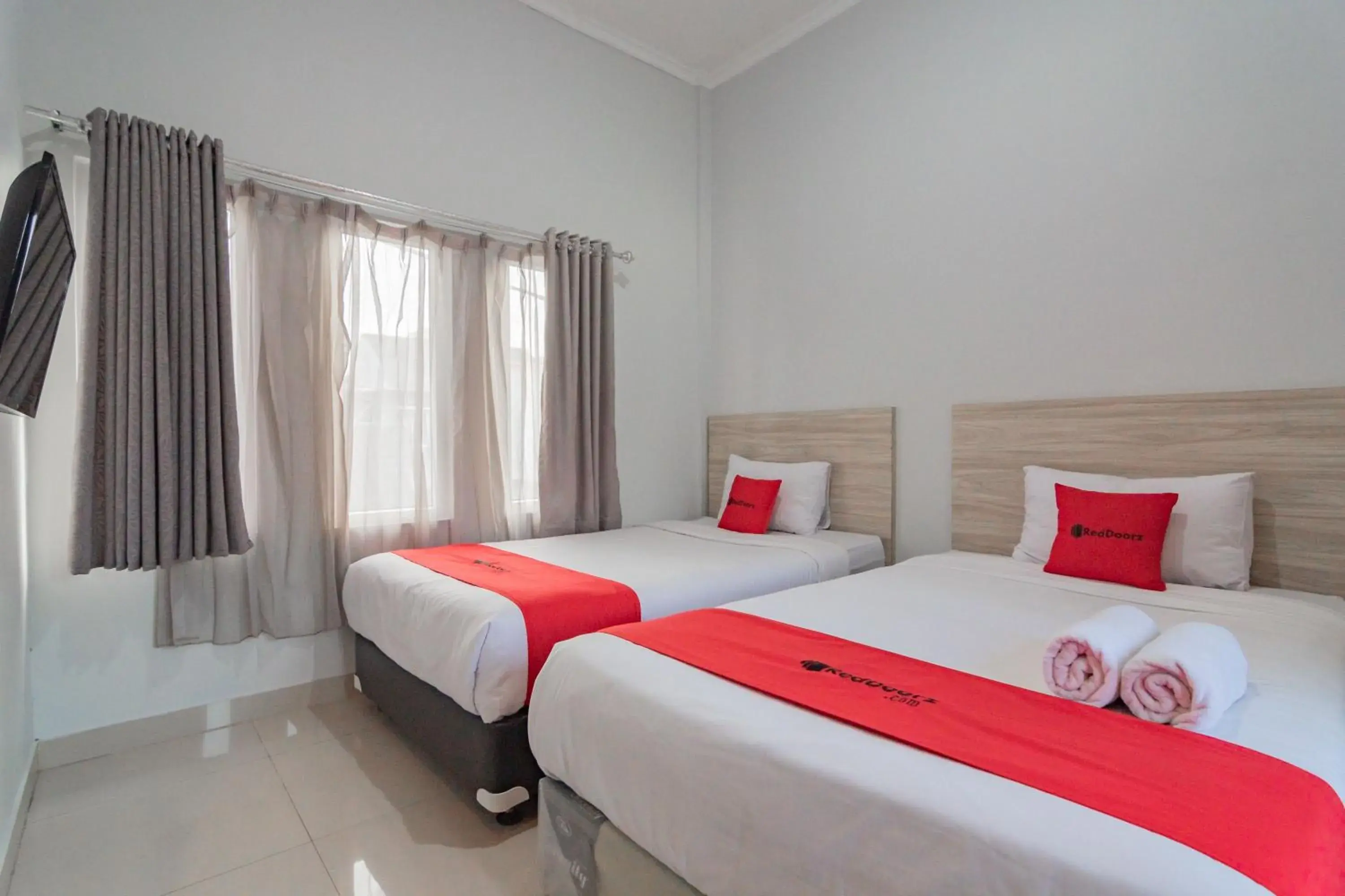 Bedroom, Bed in RedDoorz Plus Syariah @ Tuparev Cirebon 3 Bedroom, Bed in RedDoorz Plus Syariah @ Tuparev Cirebon 3