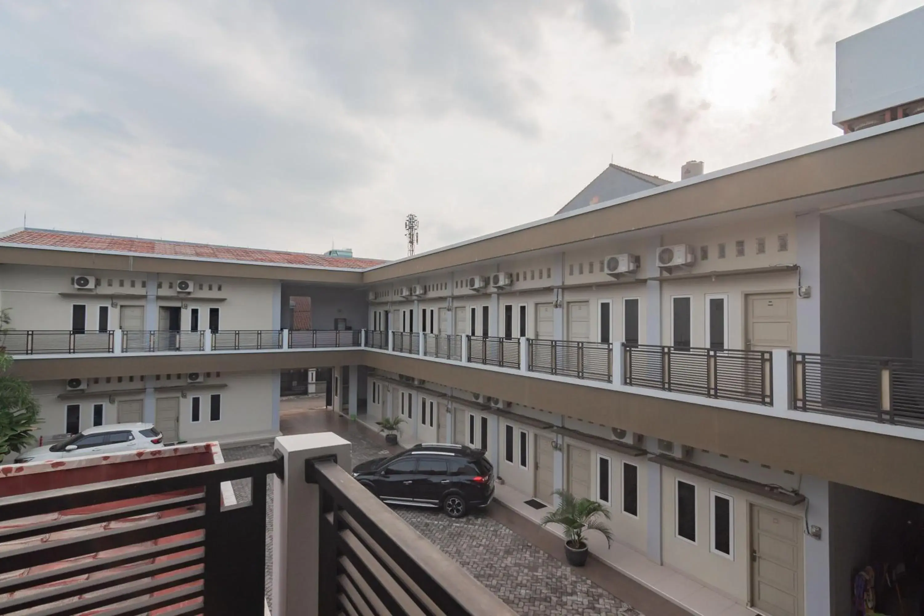 Property building in RedDoorz Plus Syariah @ Tuparev Cirebon 3 Property building in RedDoorz Plus Syariah @ Tuparev Cirebon 3