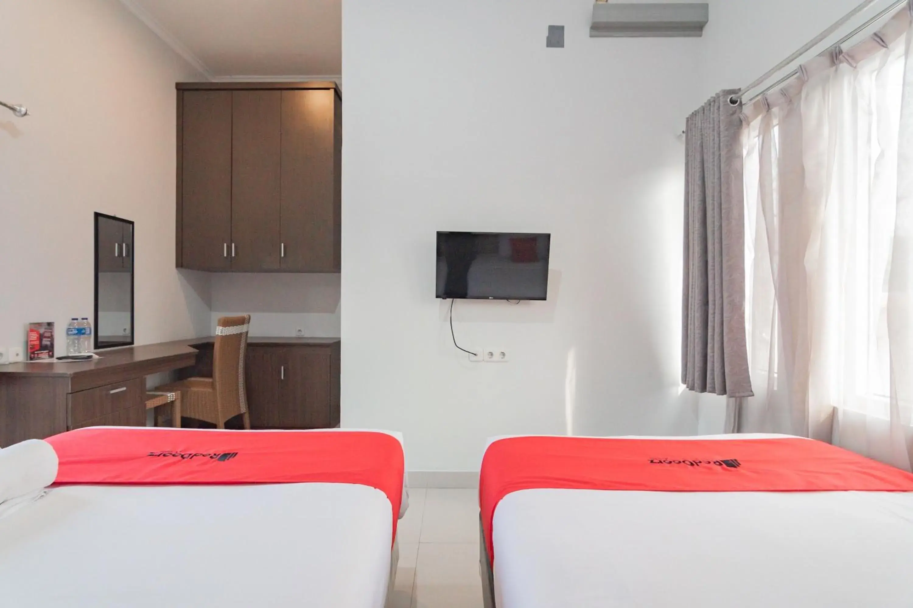 Bedroom, Bed in RedDoorz Plus Syariah @ Tuparev Cirebon 3 Bedroom, Bed in RedDoorz Plus Syariah @ Tuparev Cirebon 3