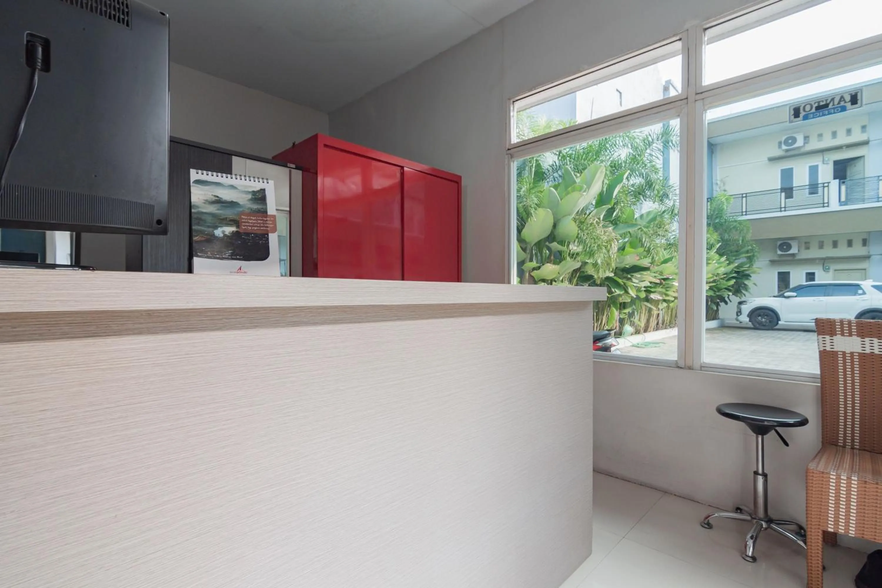 Lobby or reception in RedDoorz Plus Syariah @ Tuparev Cirebon 3