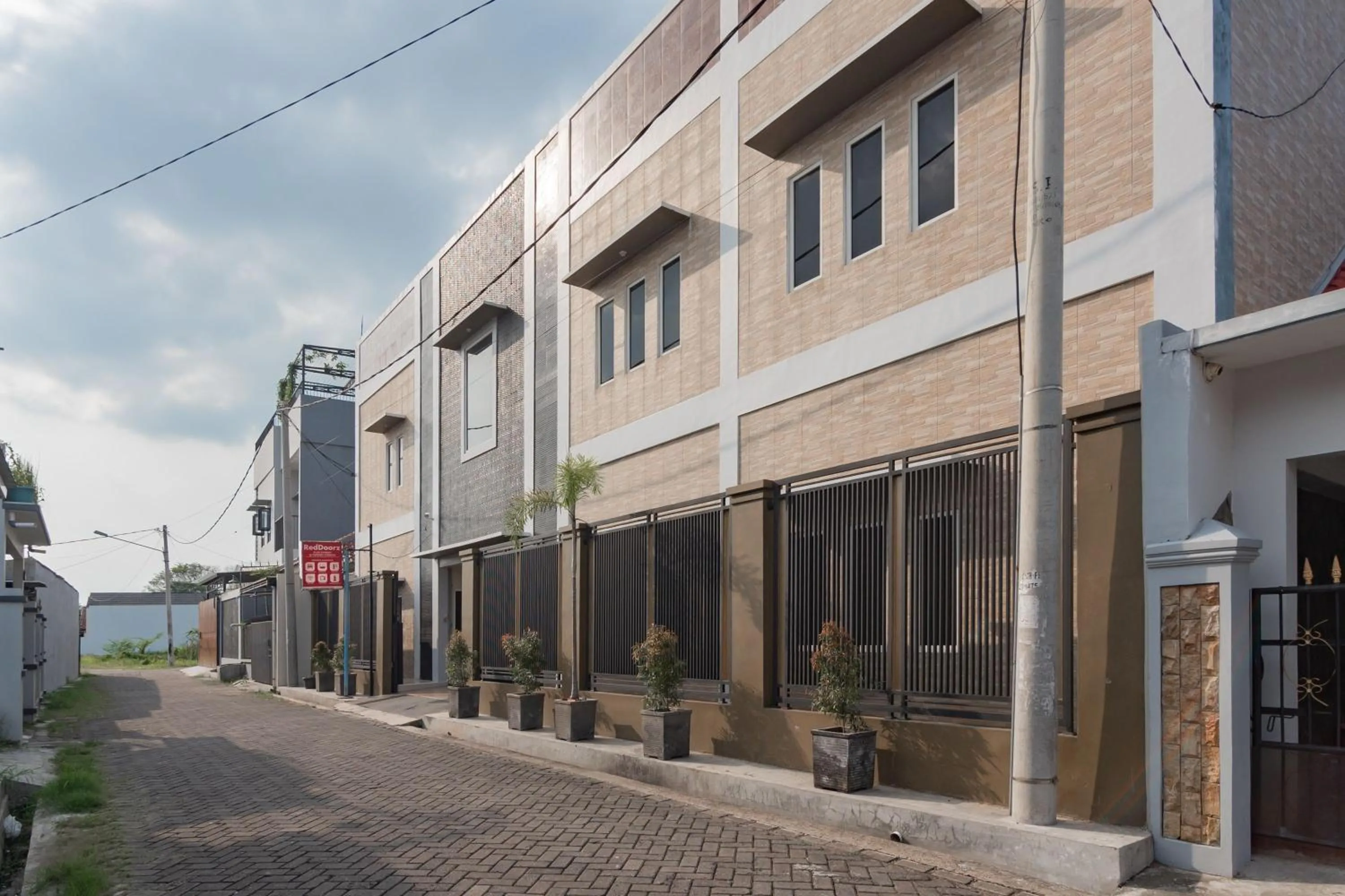 Property building in RedDoorz Plus Syariah @ Tuparev Cirebon 3