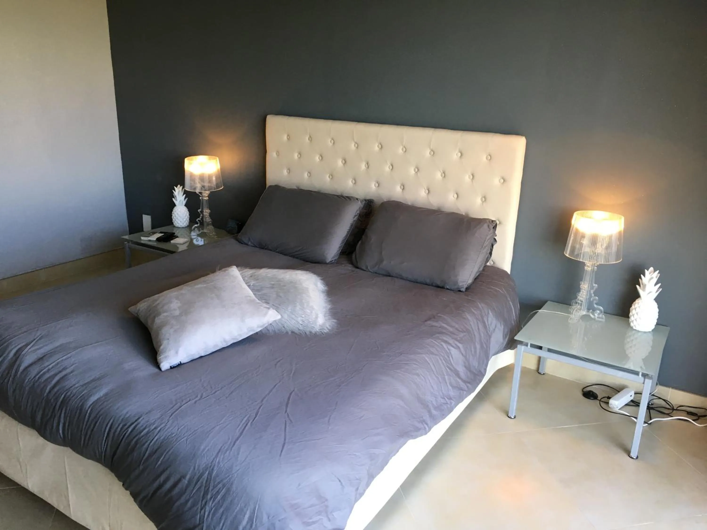 Bed in Chambre Élégante Lisa