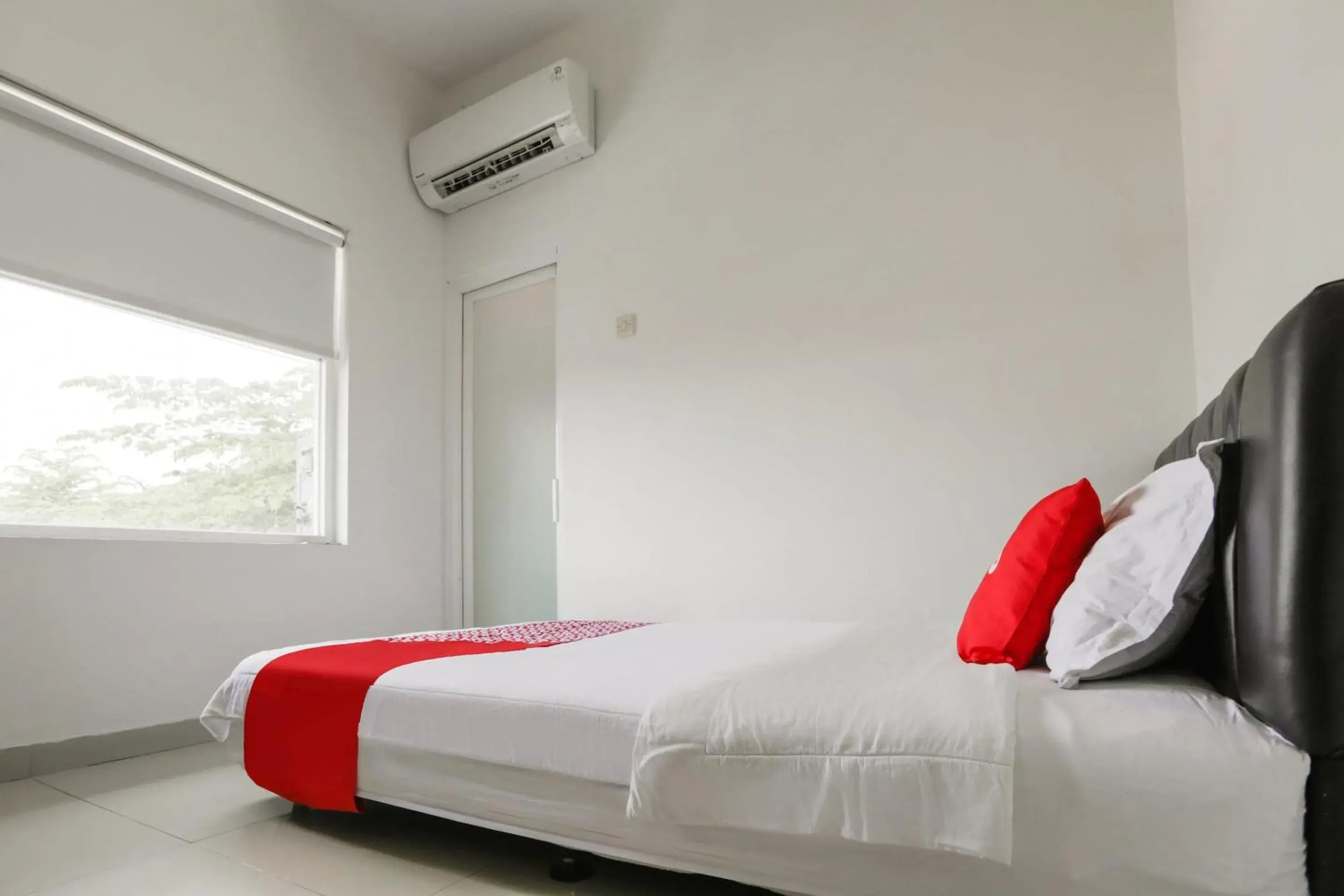 Bedroom, Bed in Hotel O Tamansari Guest House Bedroom, Bed in Hotel O Tamansari Guest House