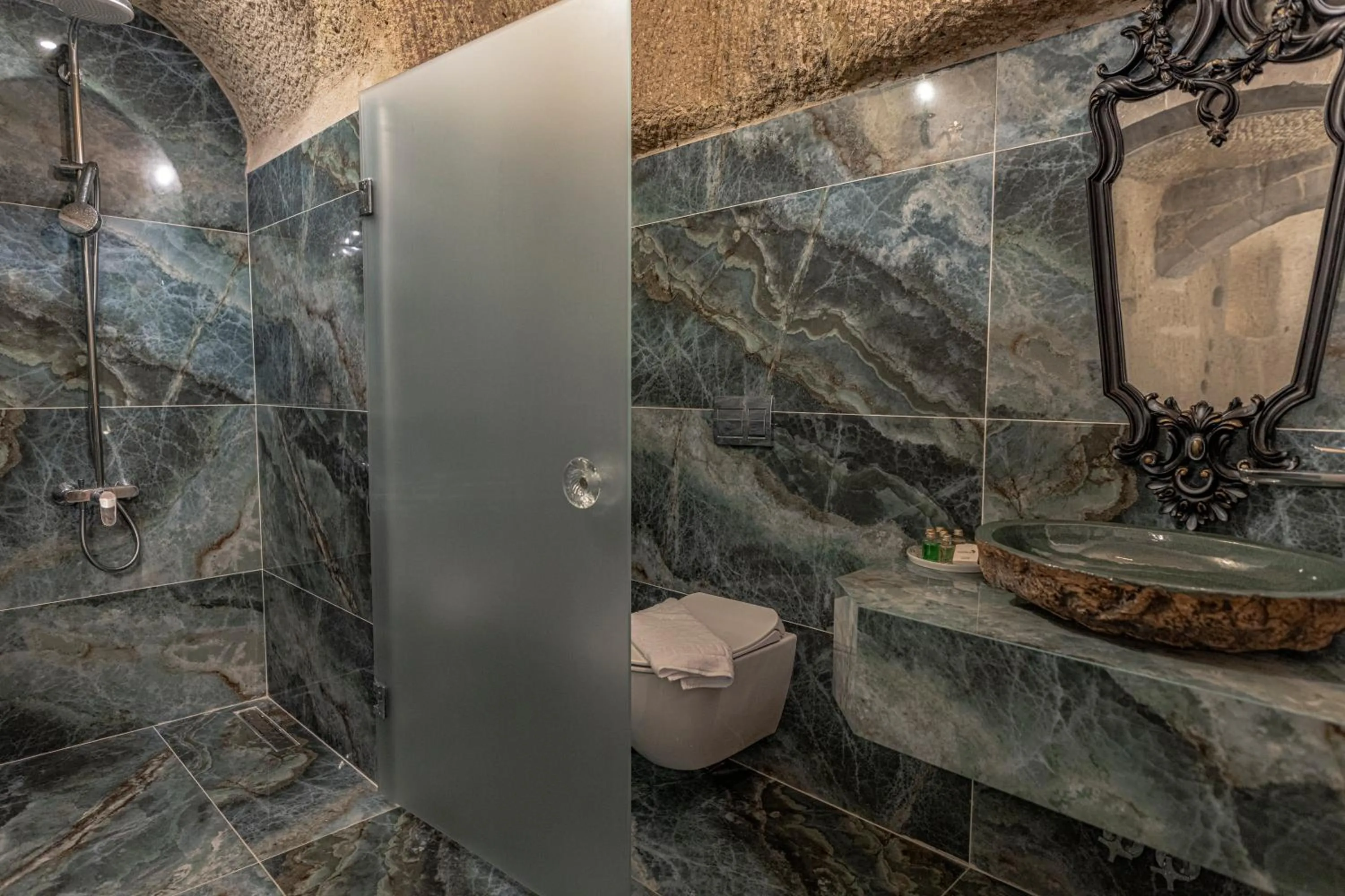 Toilet in Göreme Cave Suites