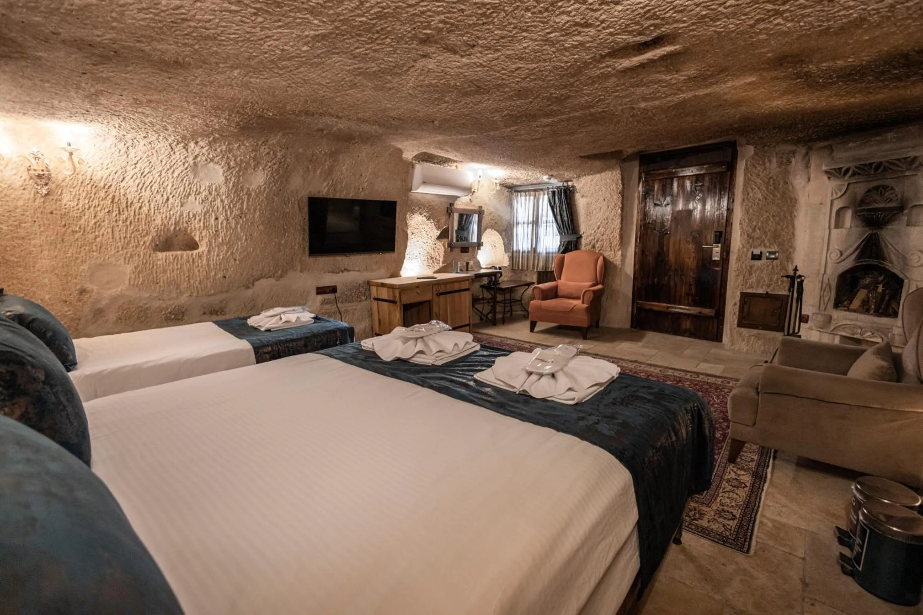 Photo of the whole room, Bed in Göreme Cave Suites