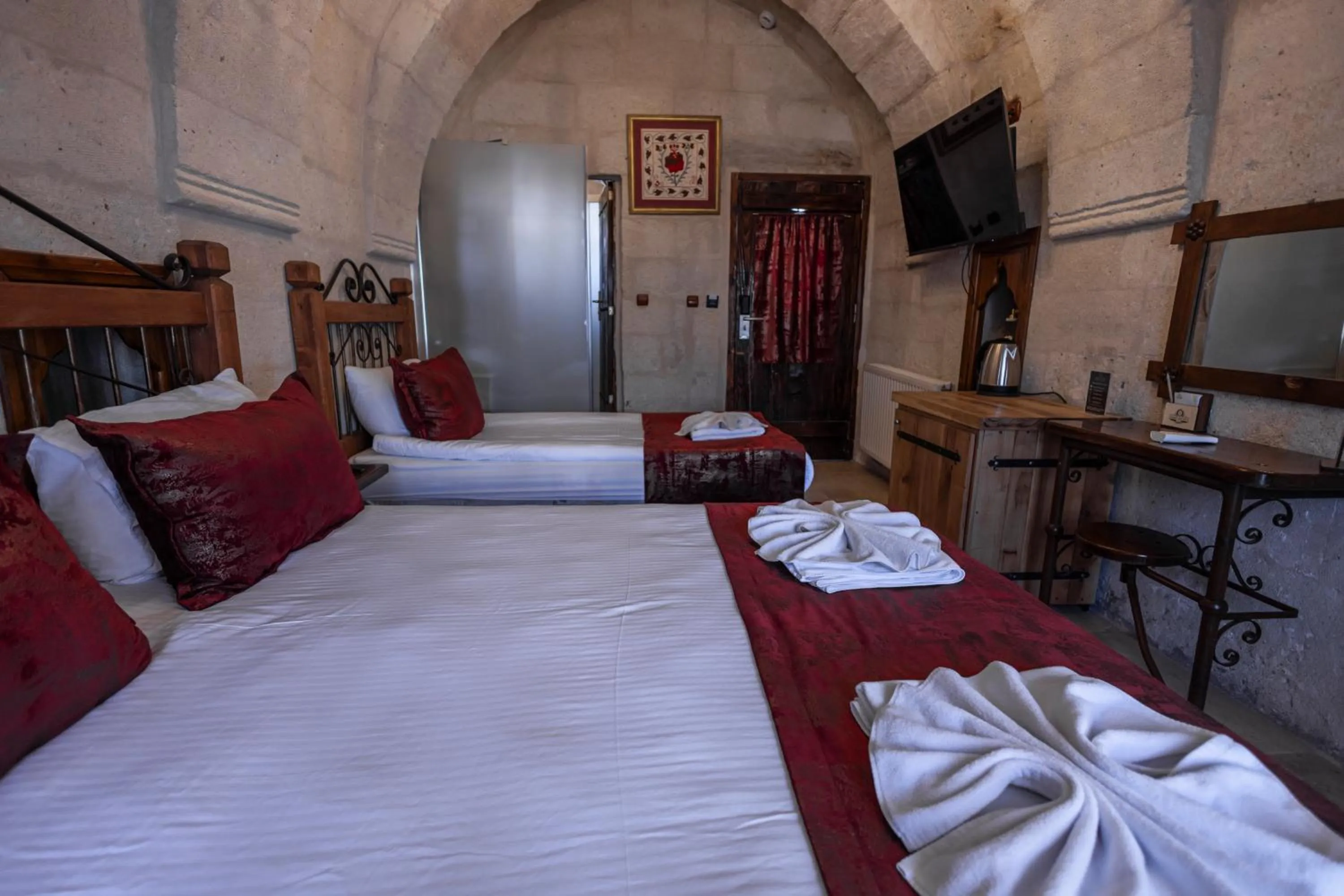 Photo of the whole room, Bed in Göreme Cave Suites