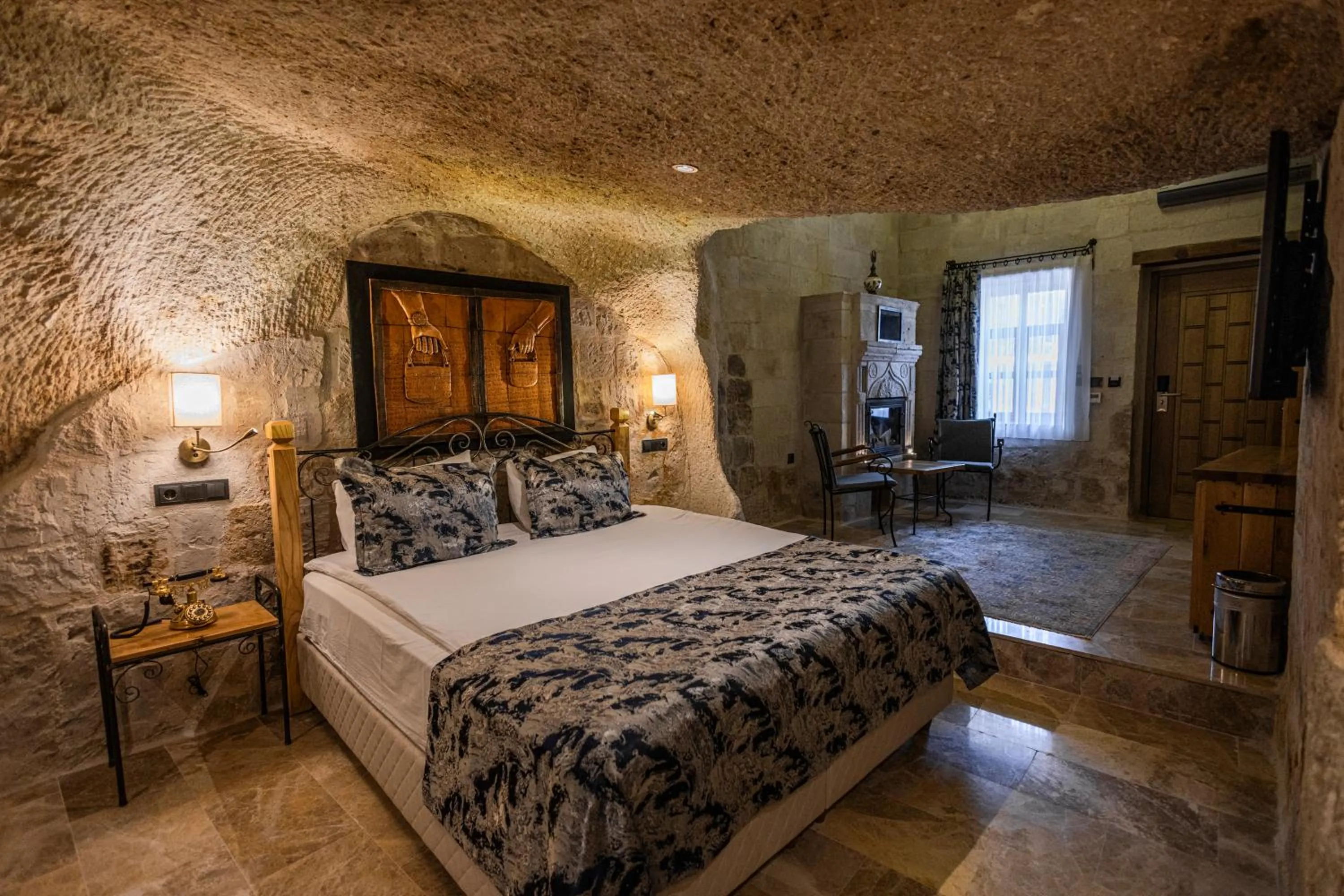 TV and multimedia, Bed in Göreme Cave Suites