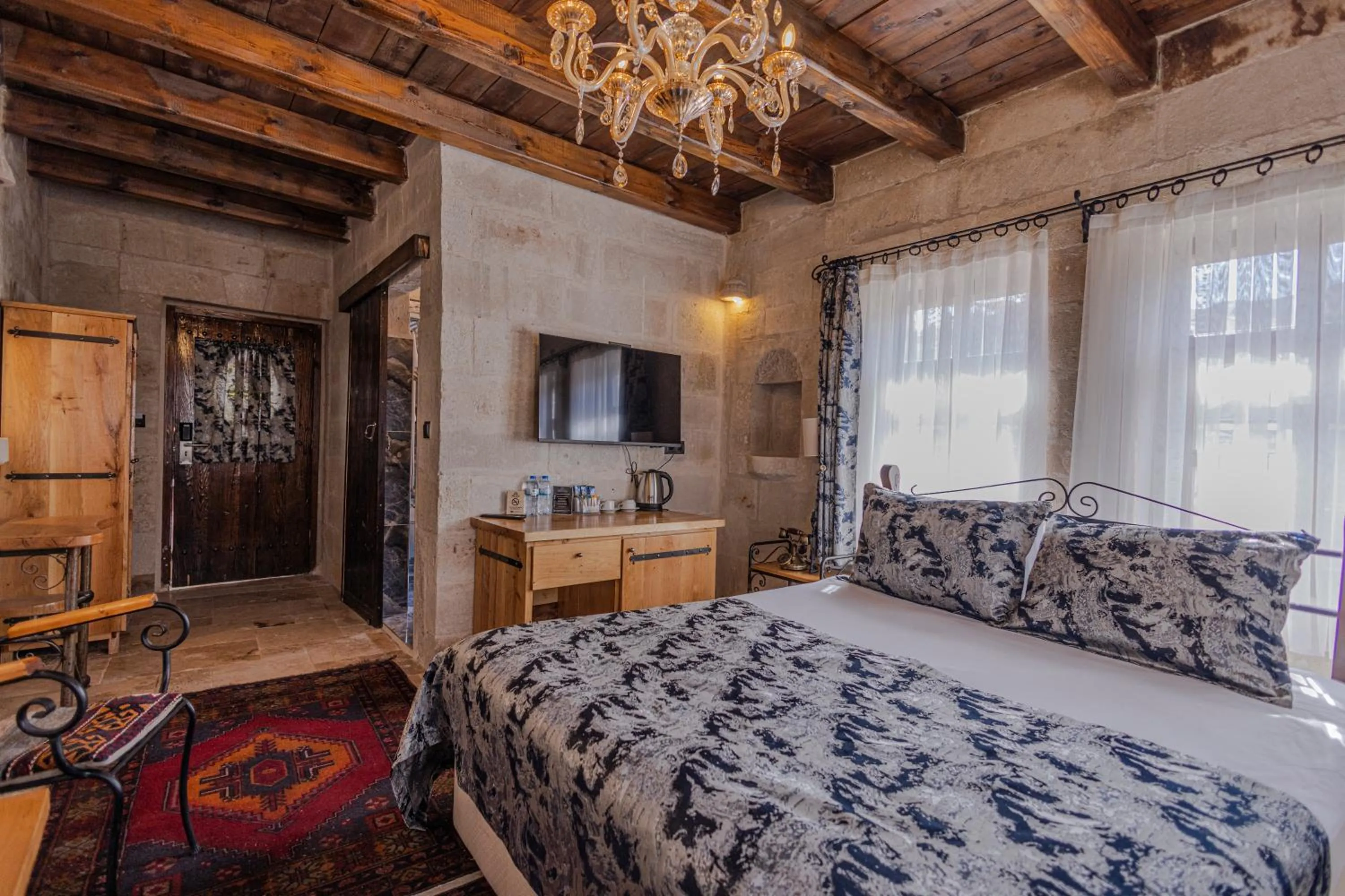 Photo of the whole room, Bed in Göreme Cave Suites