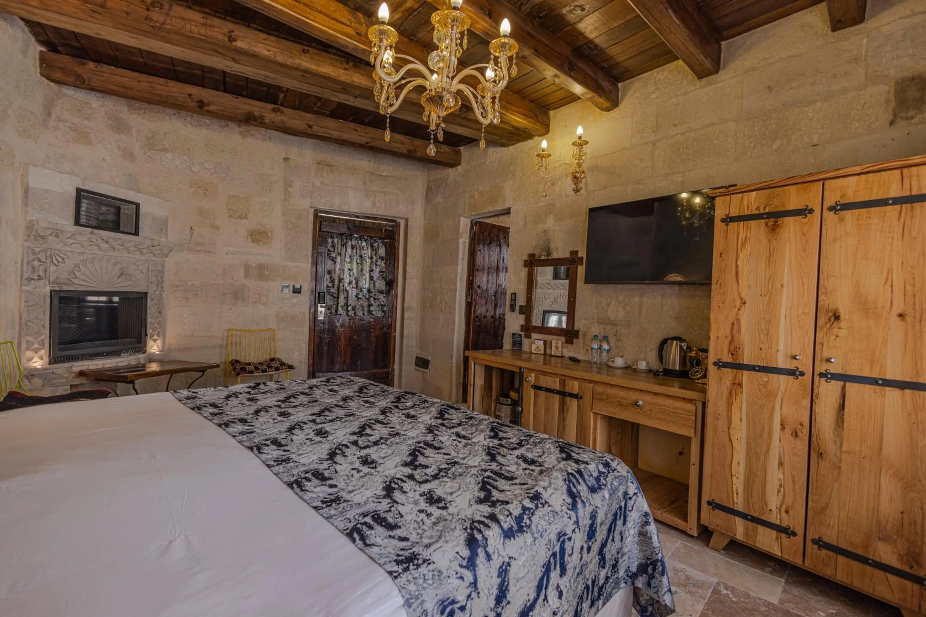 Photo of the whole room, Bed in Göreme Cave Suites