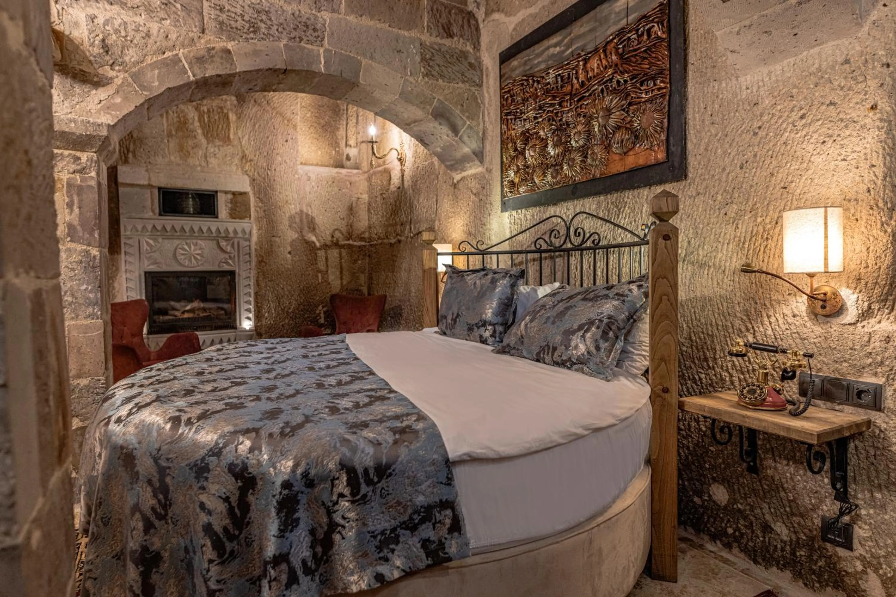 Photo of the whole room, Bed in Göreme Cave Suites